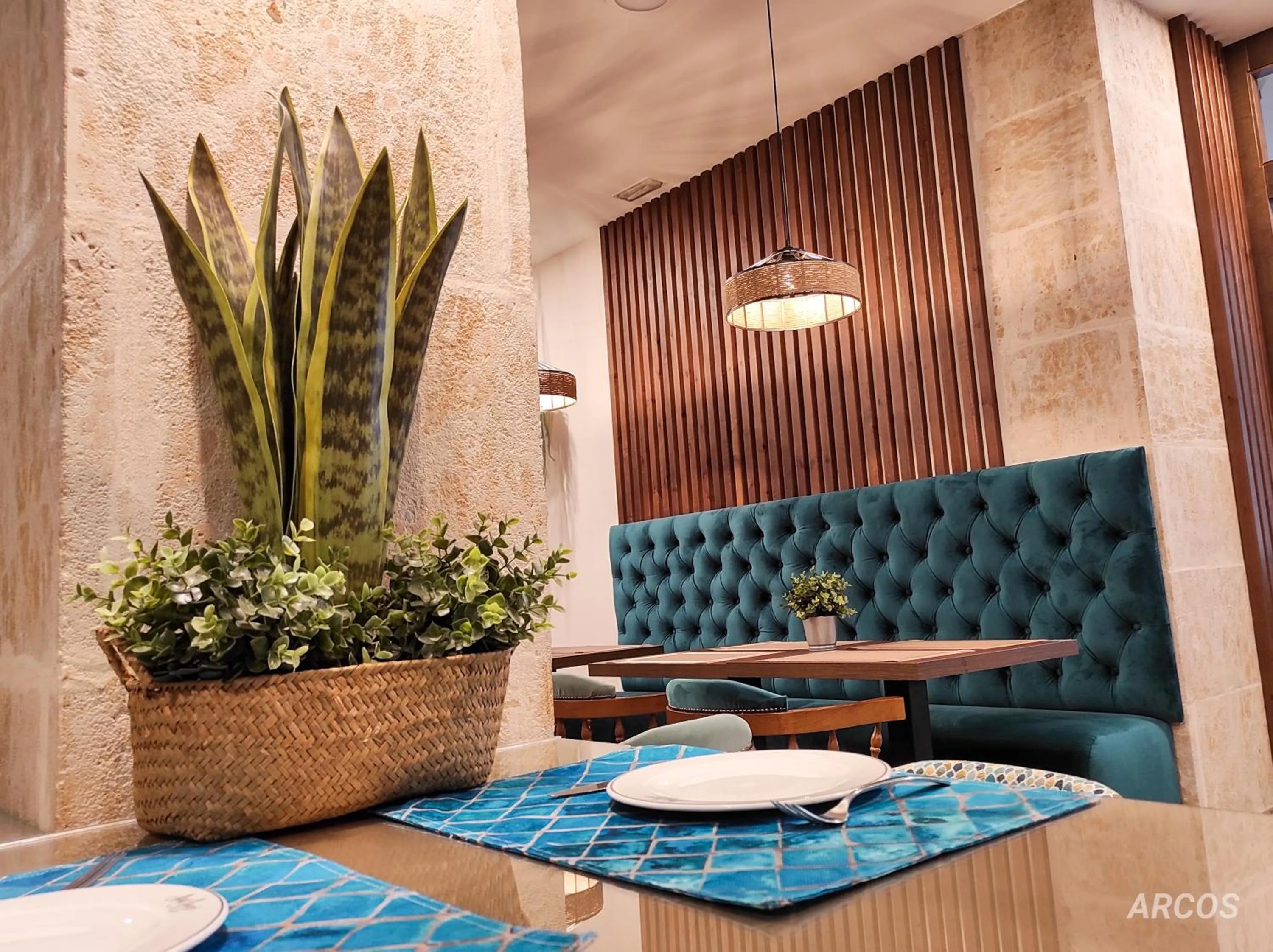 Restaurant/places to eat in Hotel Arcos Catedral