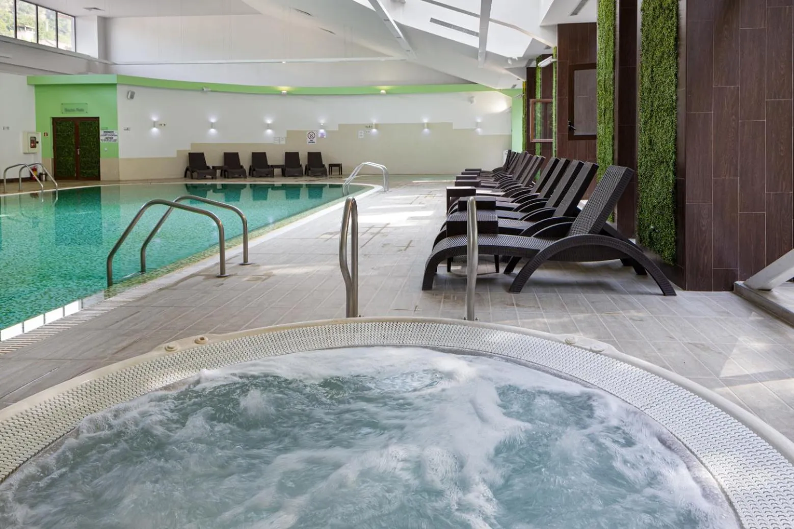 Swimming pool in Pirin Park Hotel