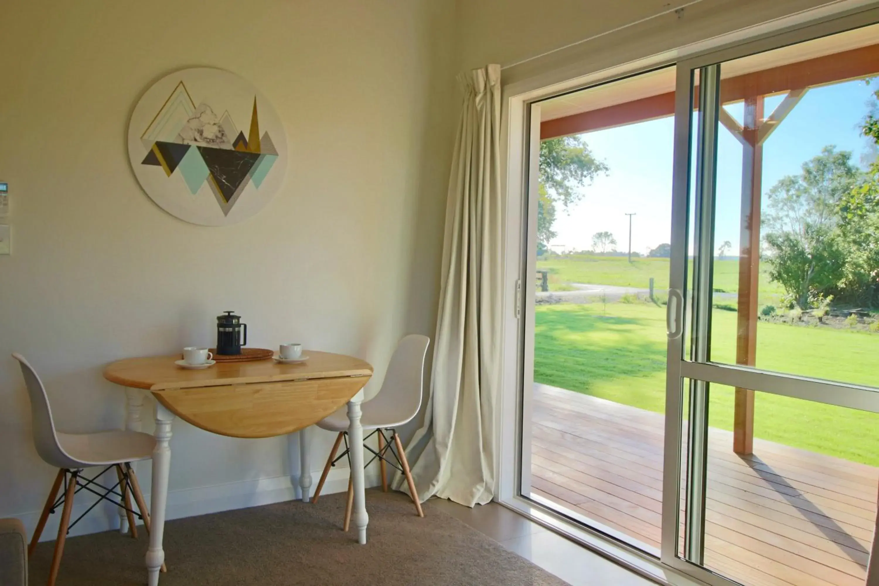 Deluxe Queen Room - single occupancy in Walnut Lodge B&B Deluxe Queen Room - single occupancy in Walnut Lodge B&B