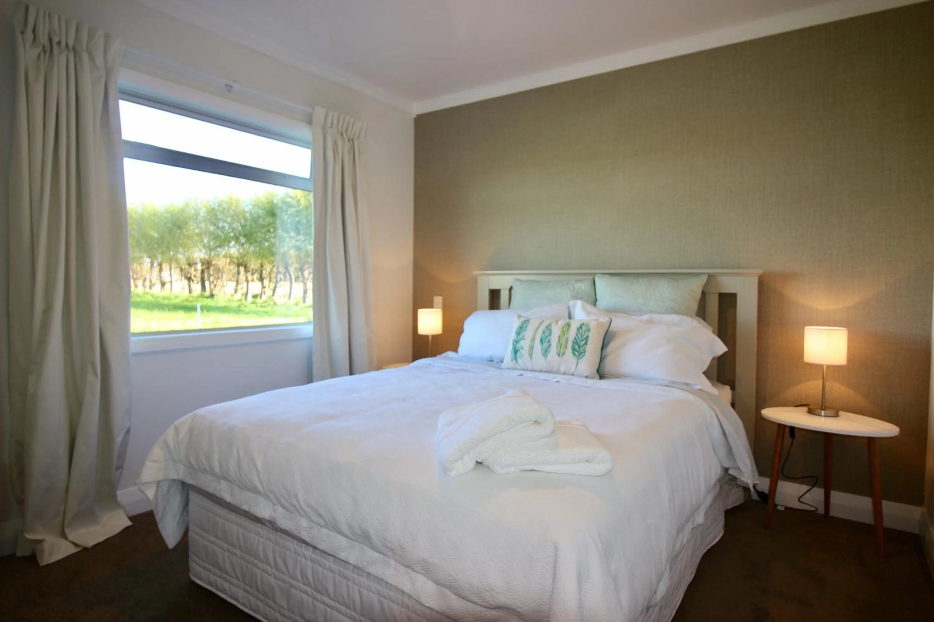 Bedroom, Bed in Walnut Lodge B&B