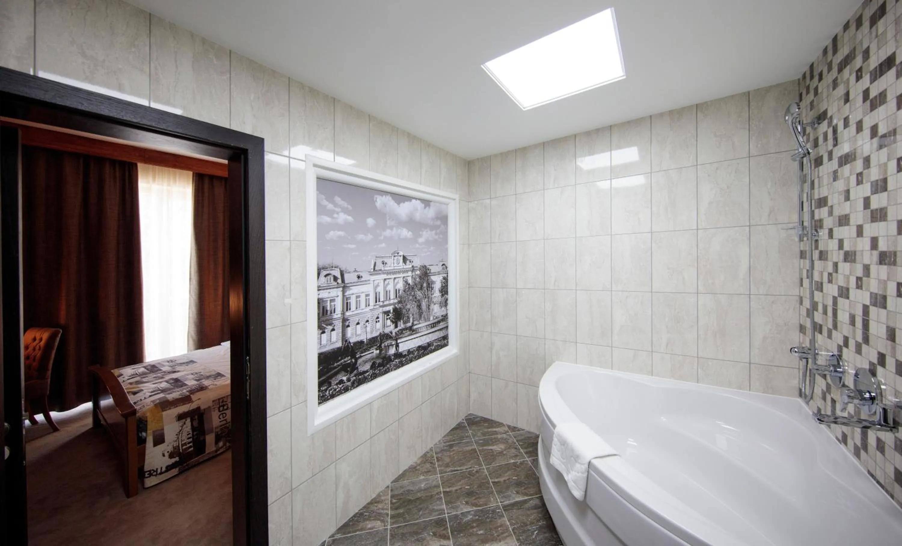 Bathroom, Bed in Dunav Plaza Hotel