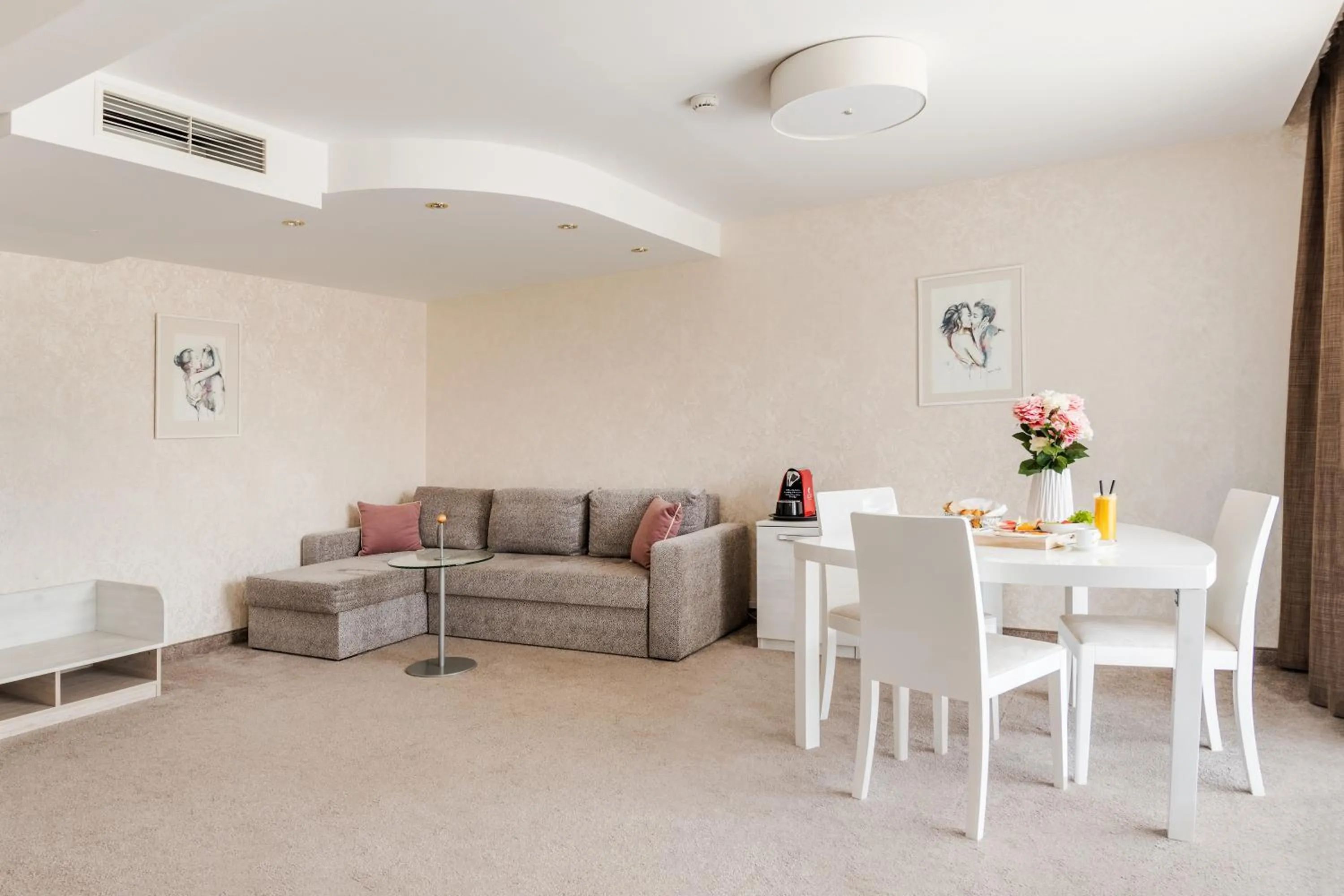 Living room in Dunav Plaza Hotel