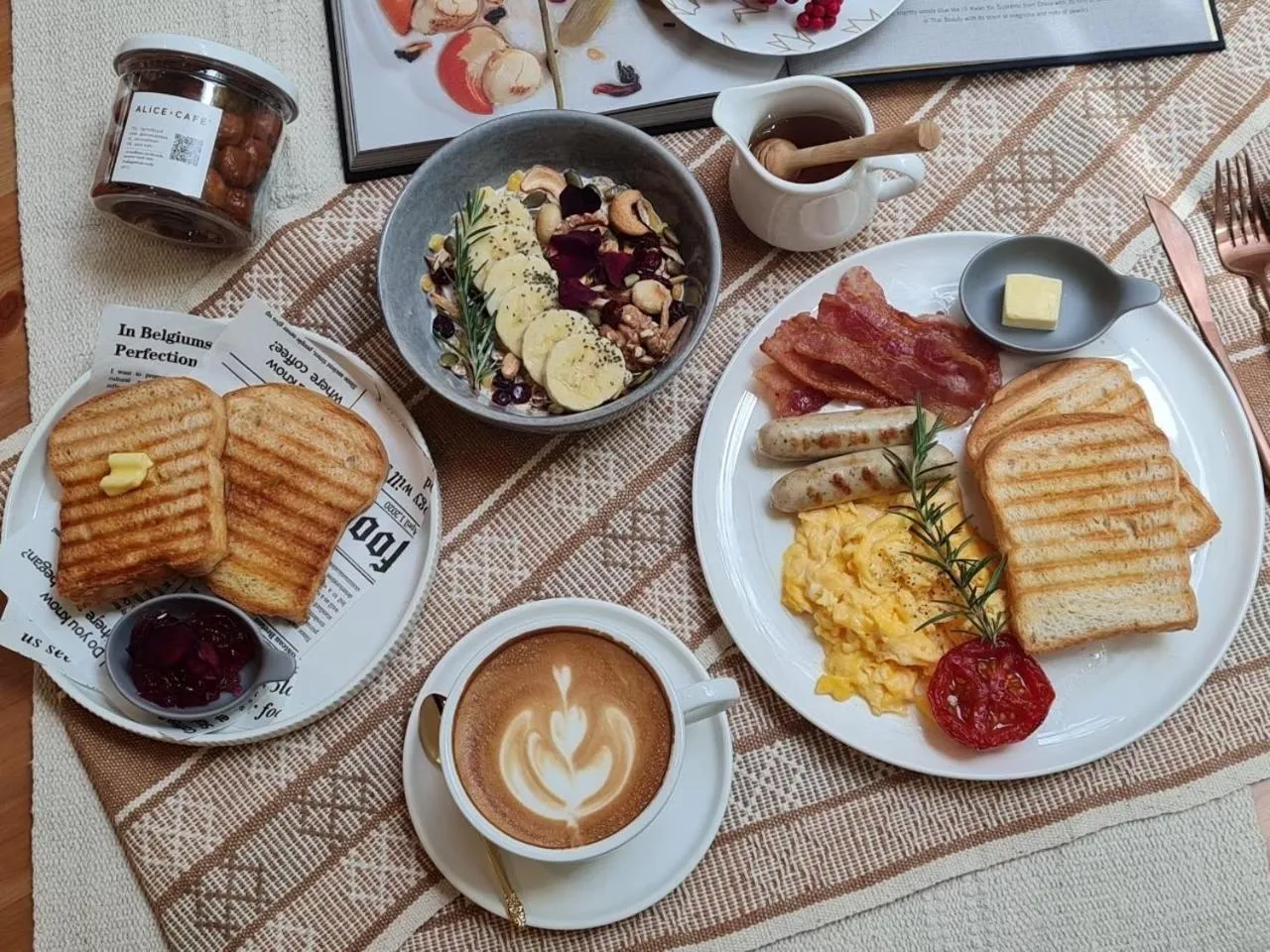 Breakfast in Issara by D Hostel