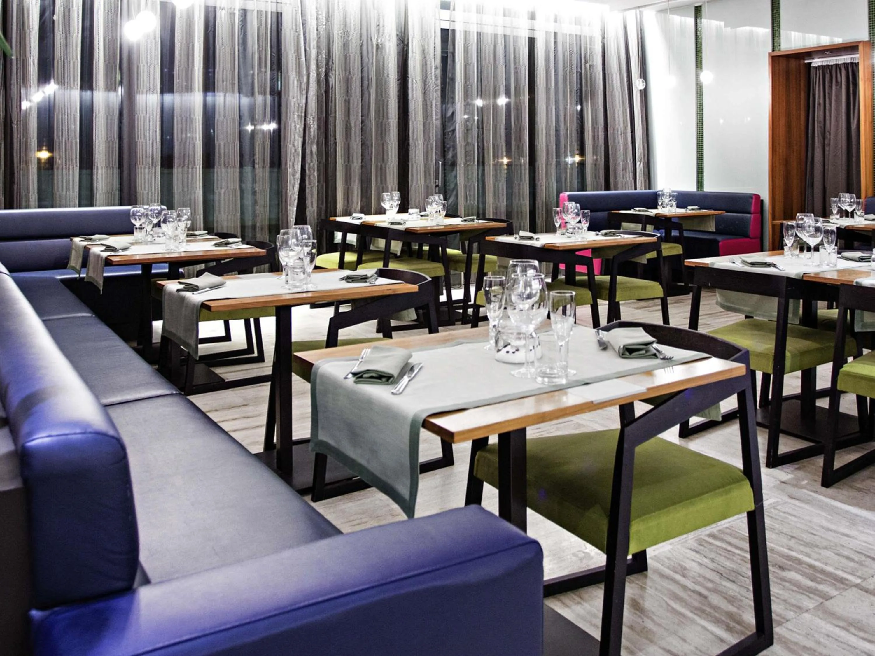Restaurant/places to eat in Novotel Roma Eur