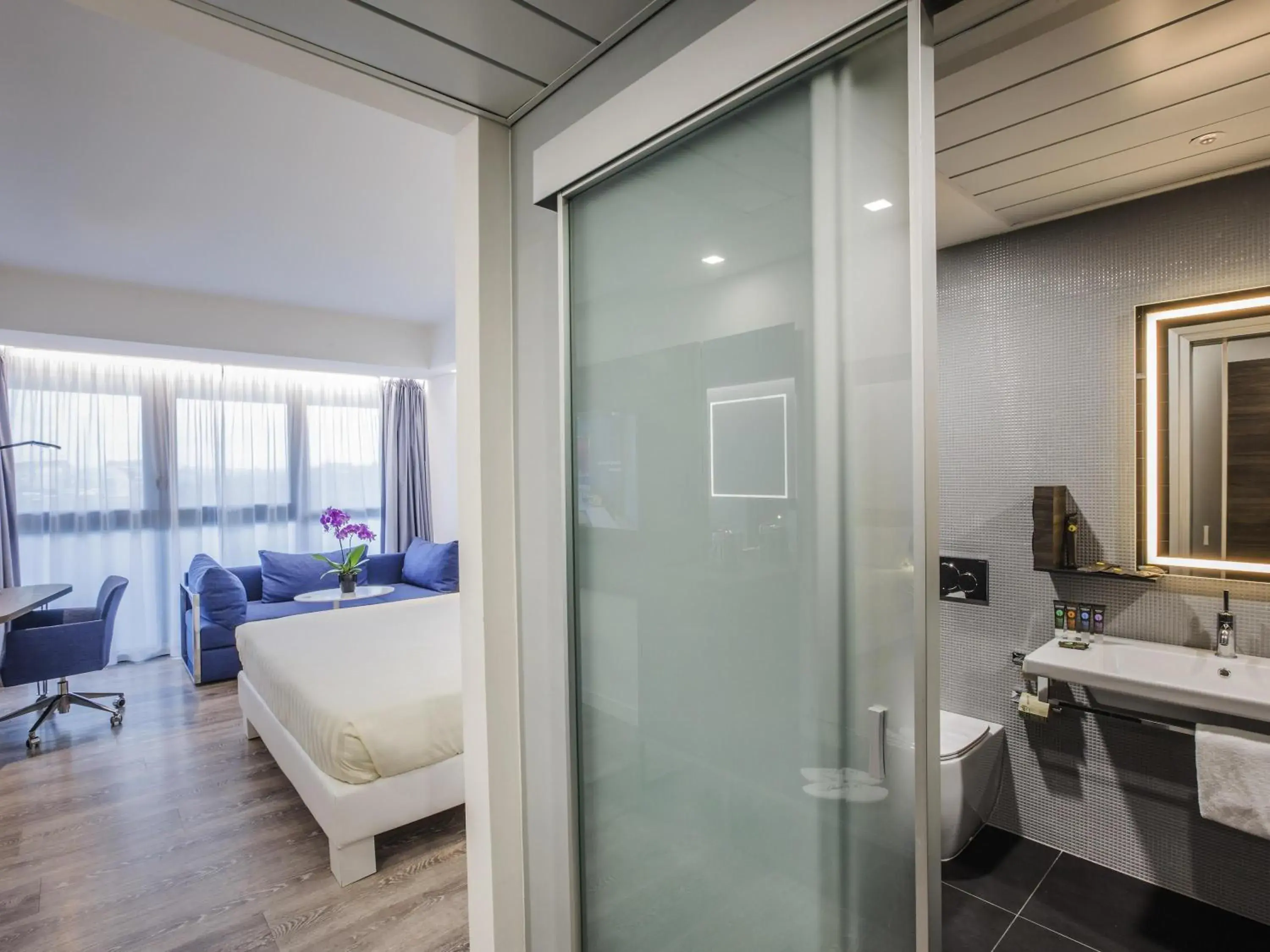 Superior Double Room with Sofa Bed in Novotel Roma Eur Superior Double Room with Sofa Bed in Novotel Roma Eur