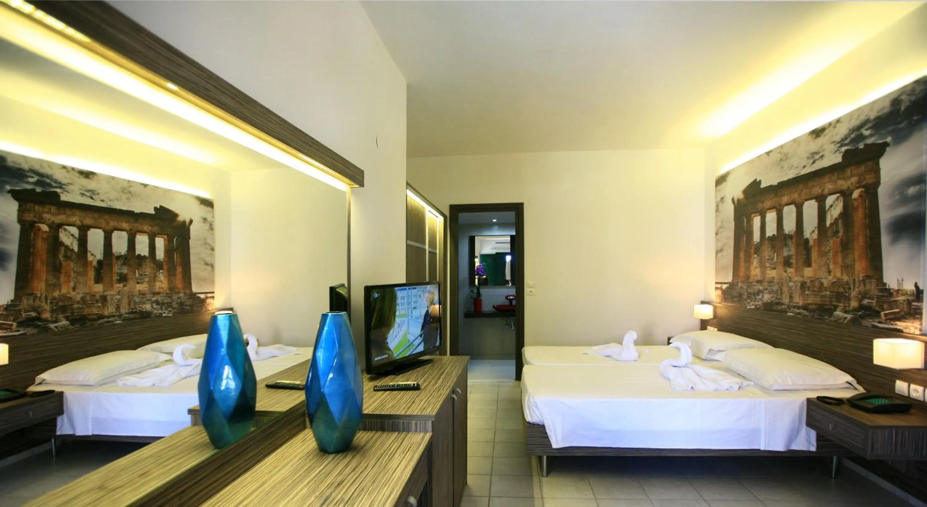 Photo of the whole room, Bed in Eurohotel Katrin Suites