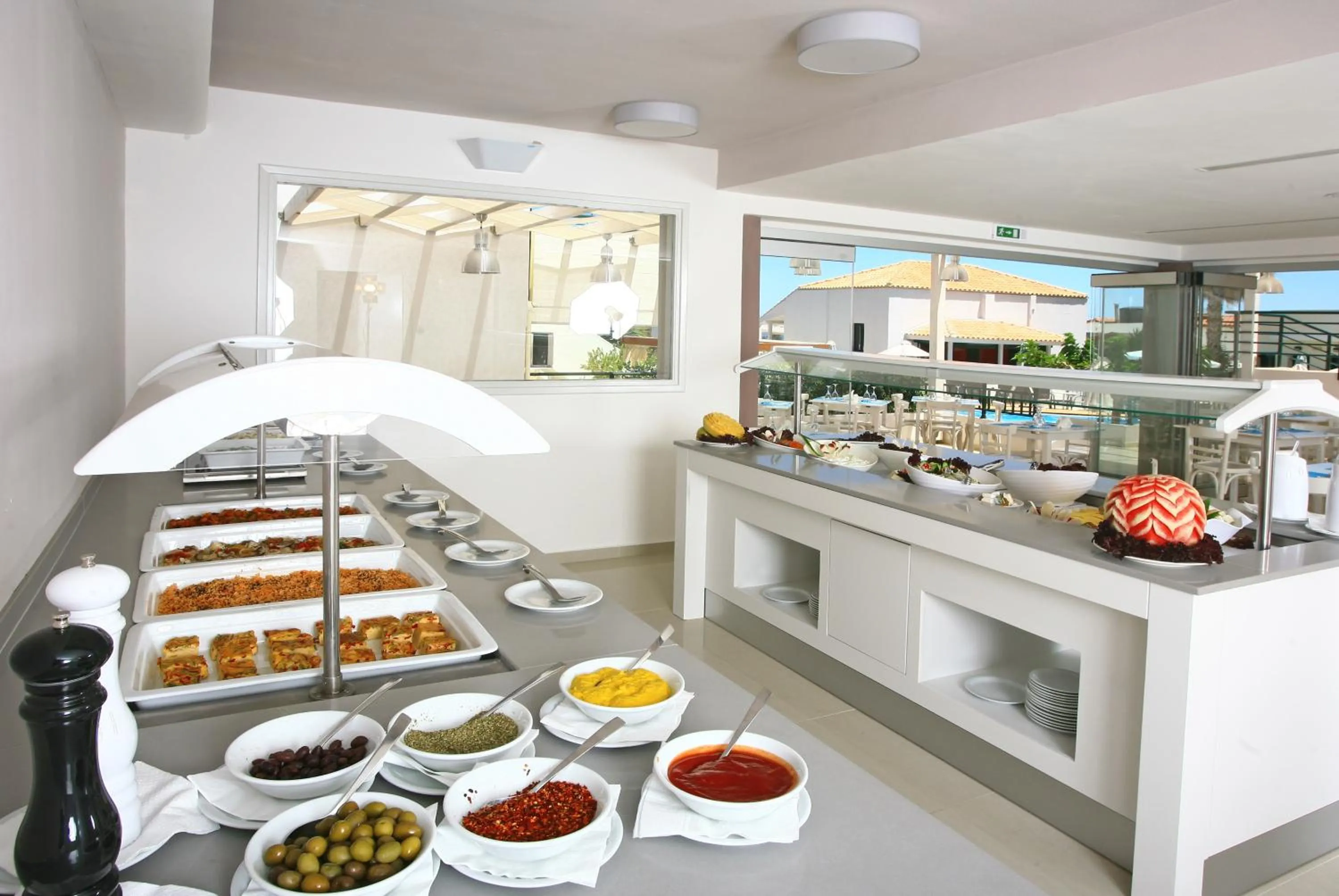 Restaurant/places to eat in Eurohotel Katrin Suites