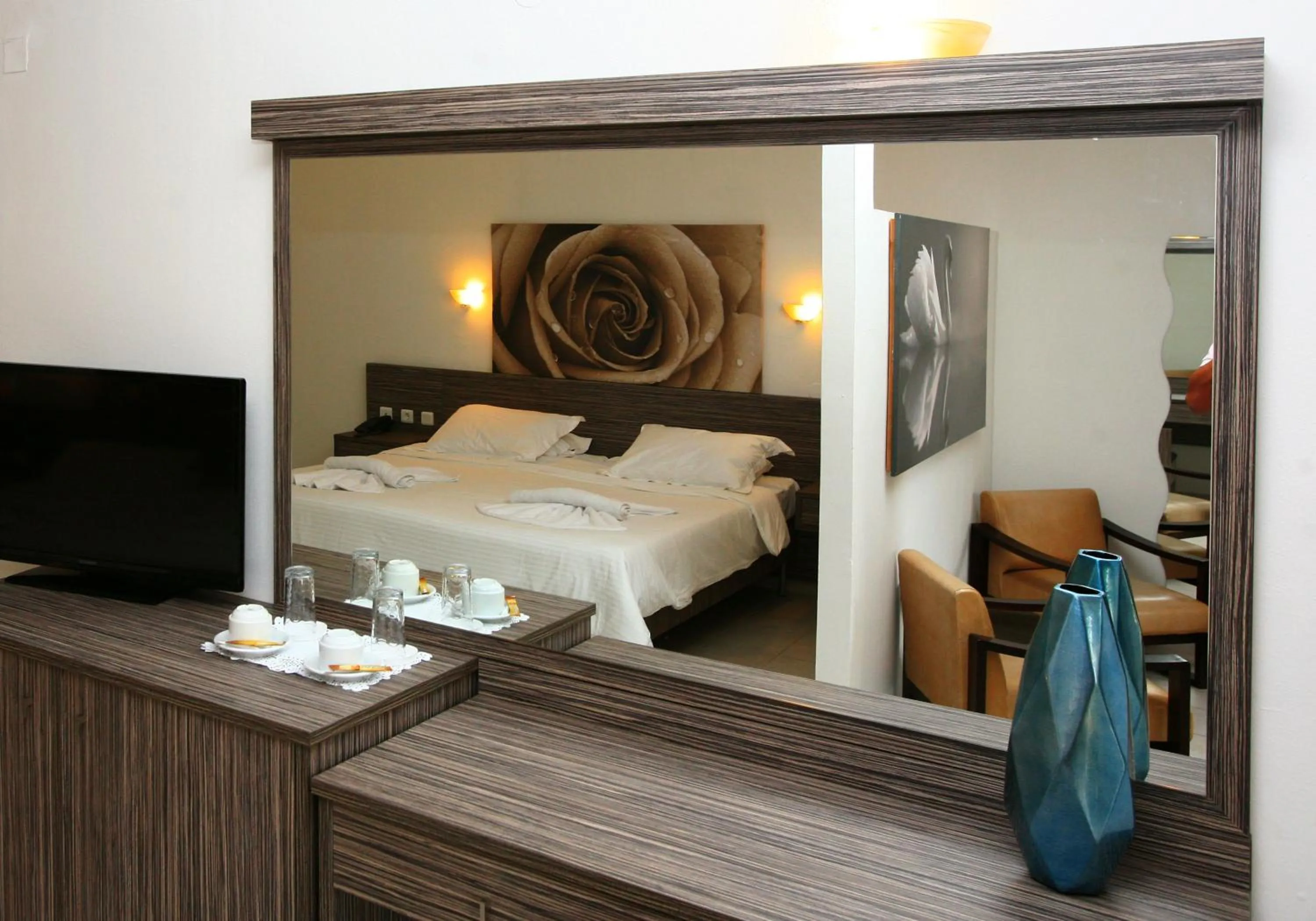 Living room, Bed in Eurohotel Katrin Suites