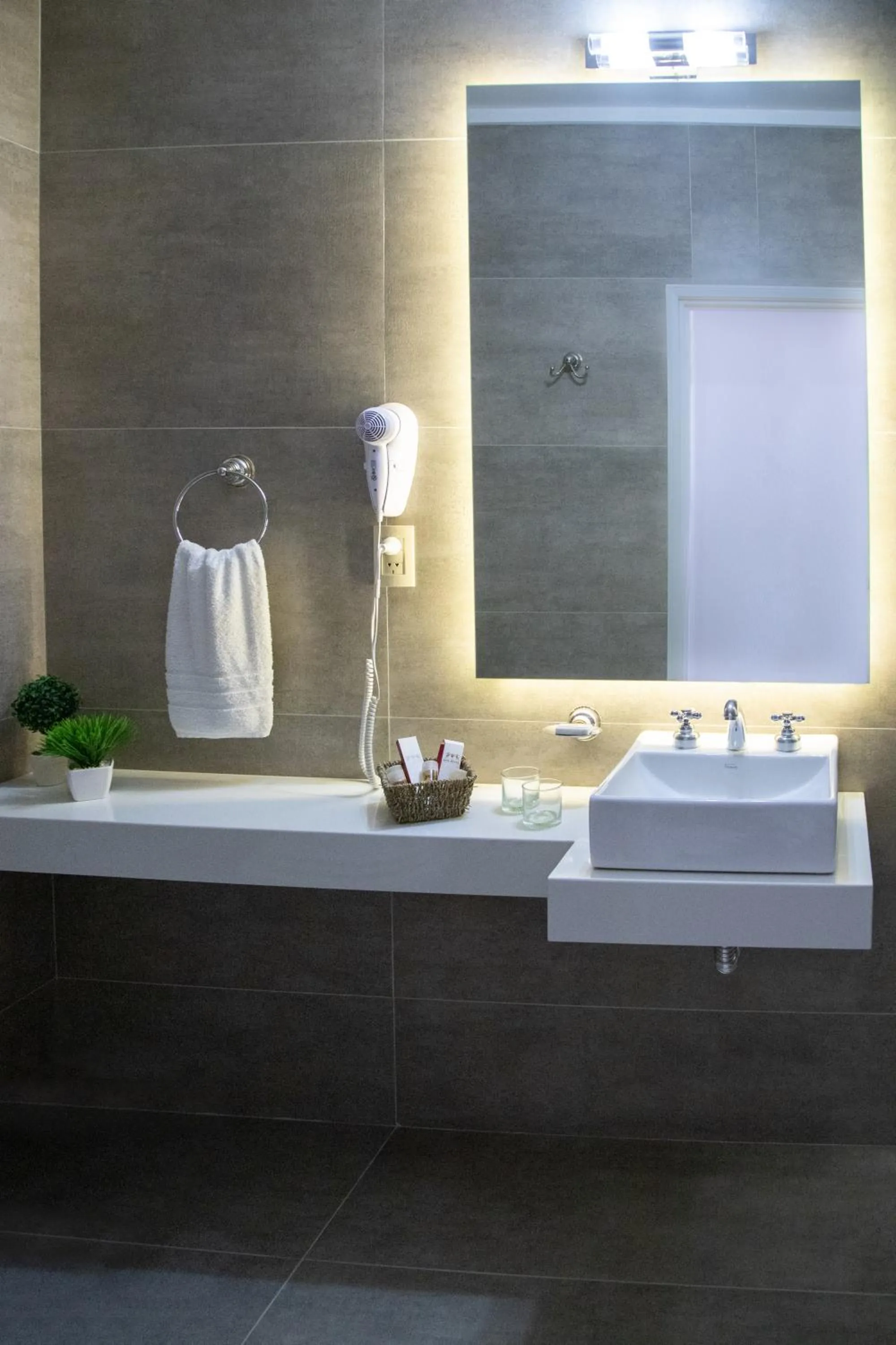 Bathroom in Hotel Dos Reyes