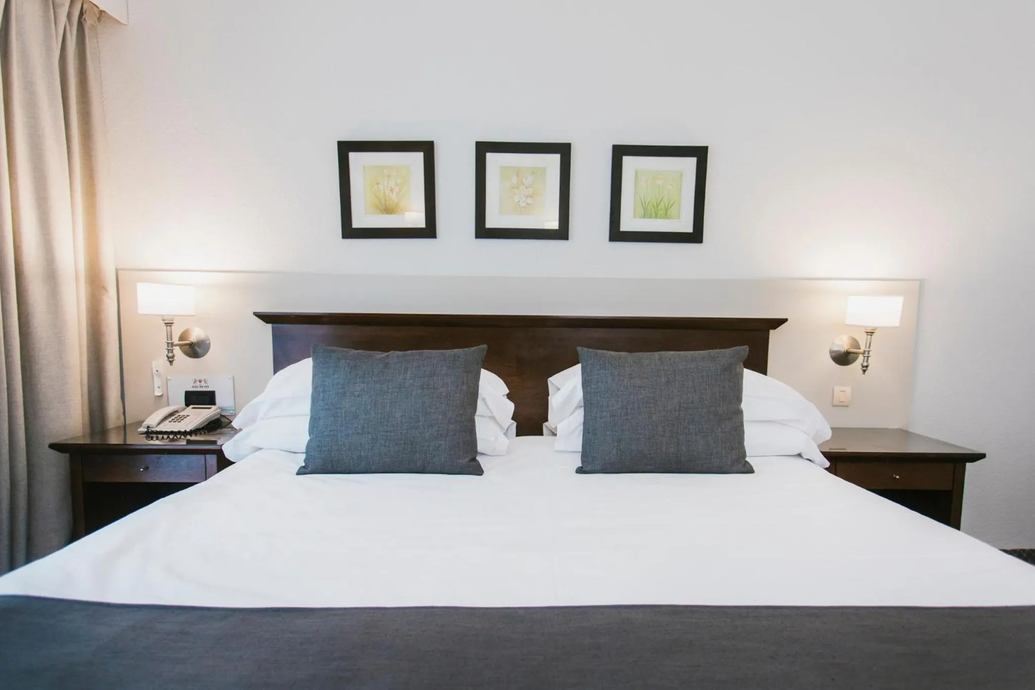 Bedroom, Bed in Hotel Dos Reyes