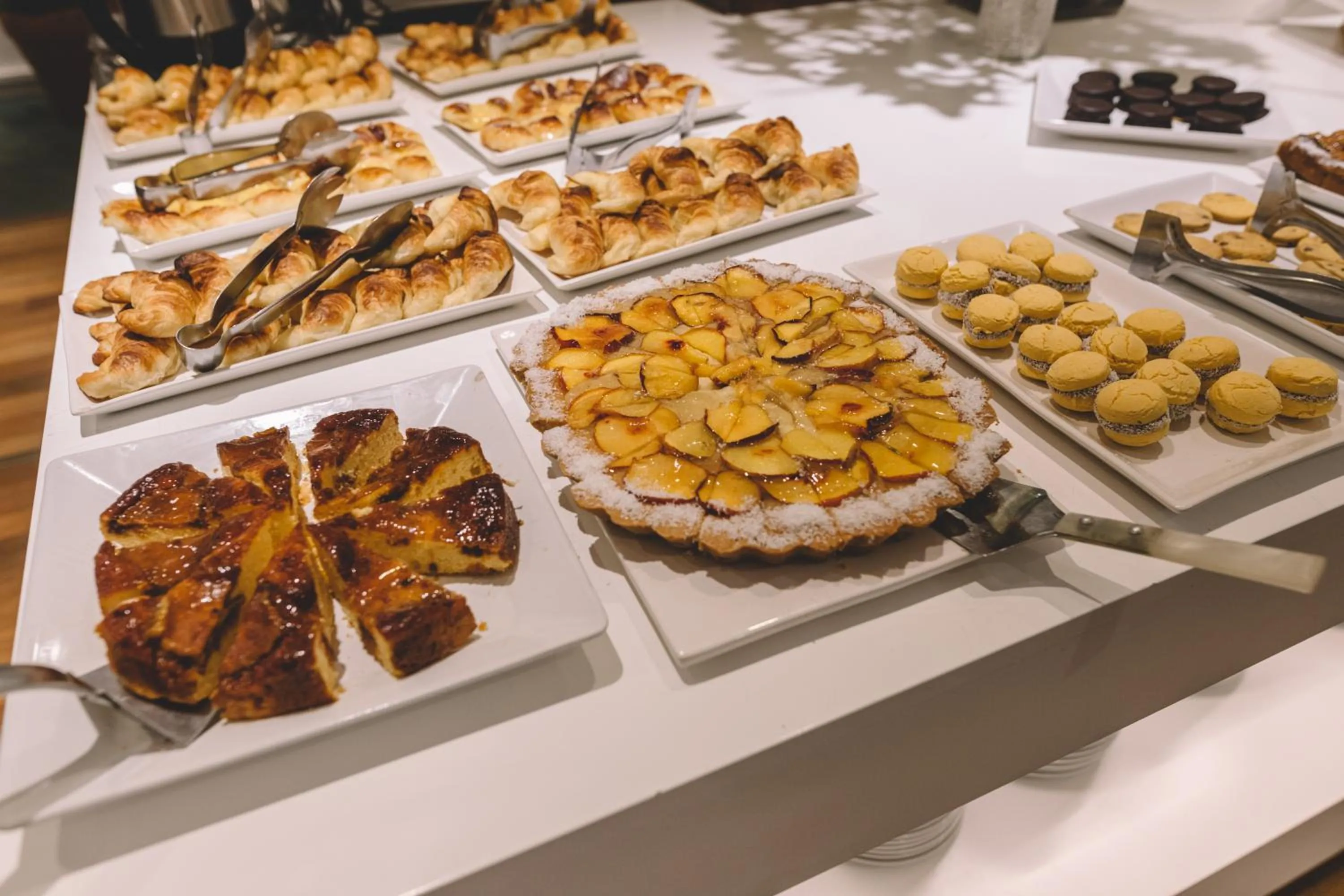 Buffet breakfast in Hotel Dos Reyes