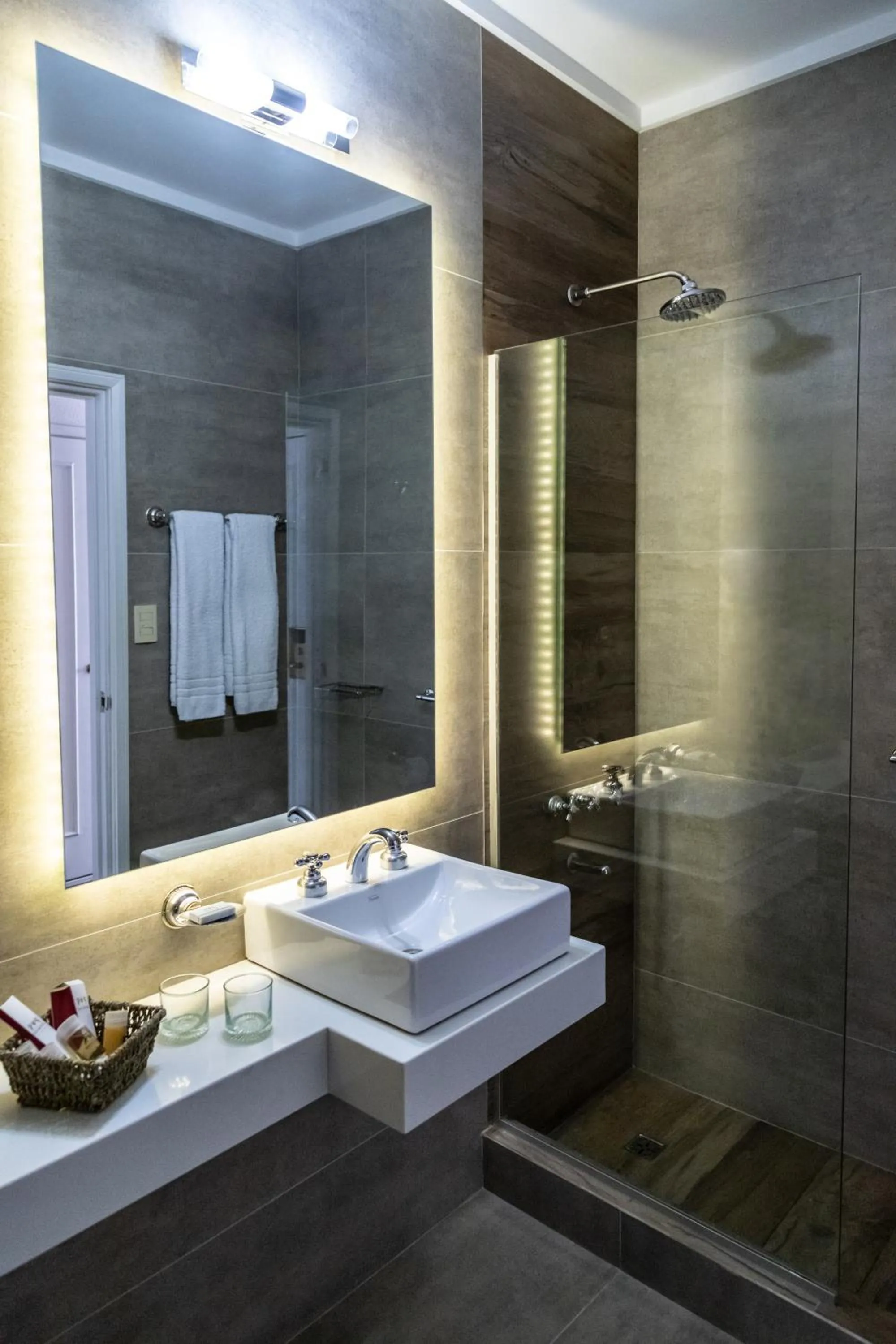 Bathroom in Hotel Dos Reyes