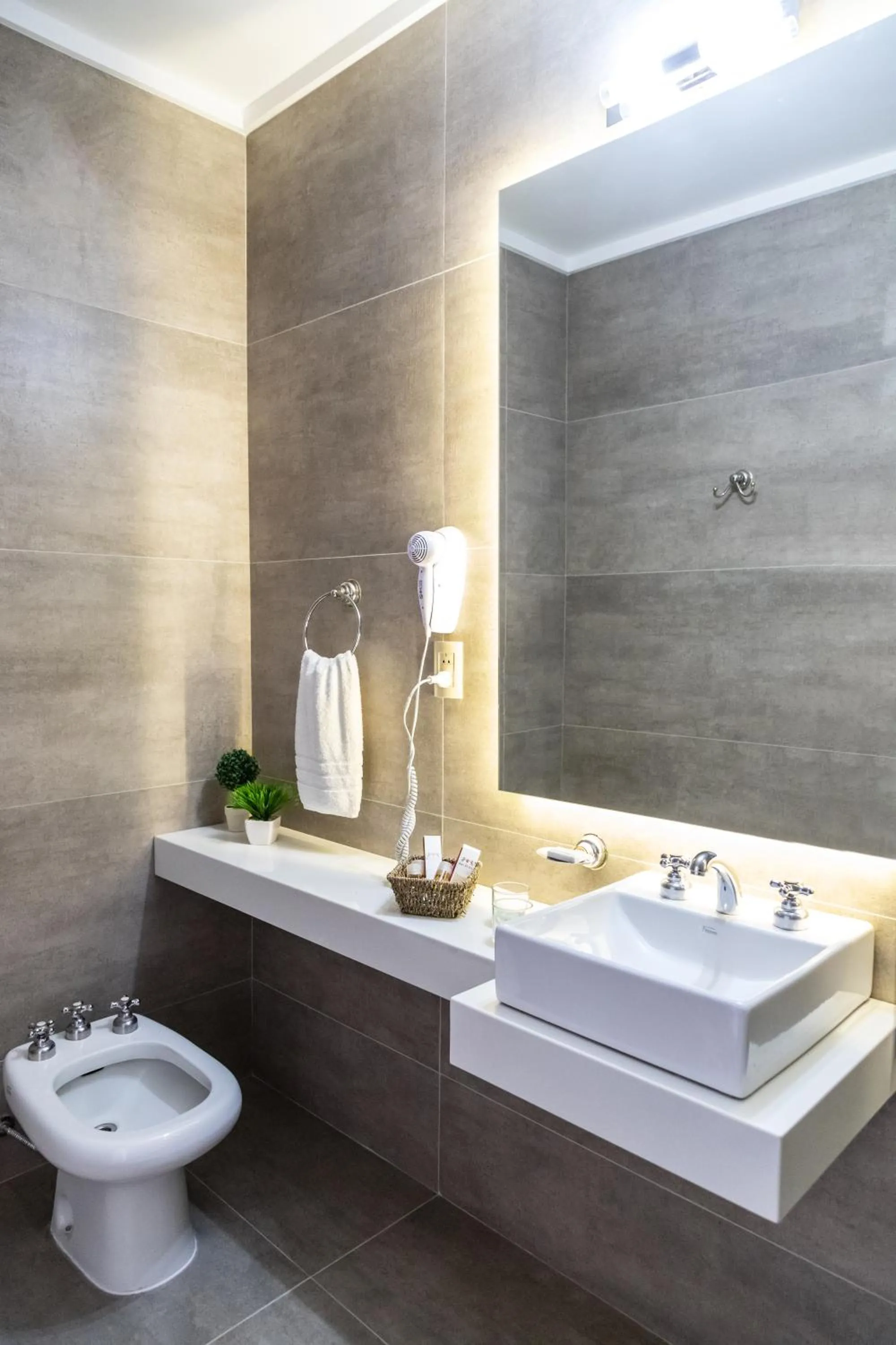 Bathroom in Hotel Dos Reyes