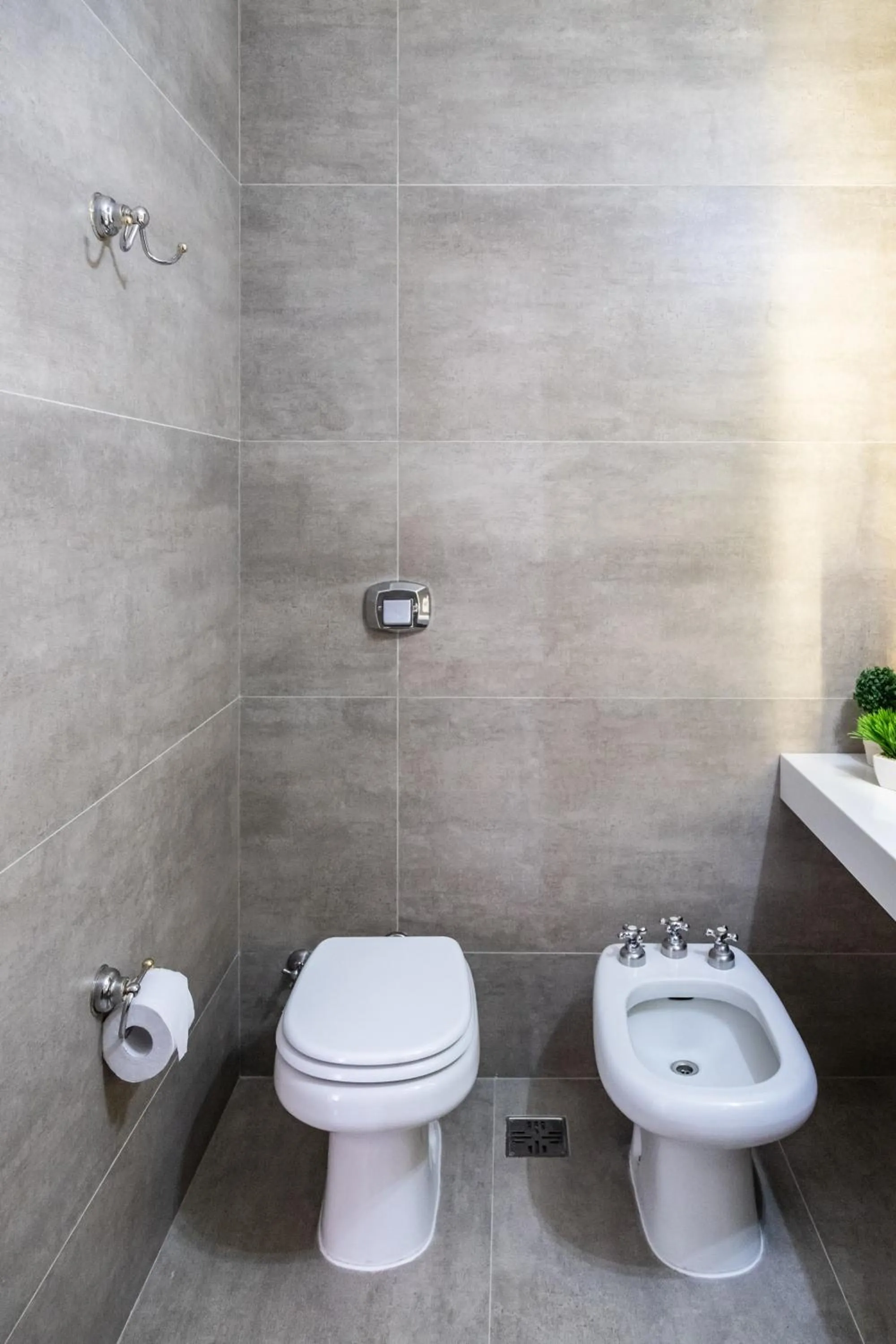 Bathroom in Hotel Dos Reyes