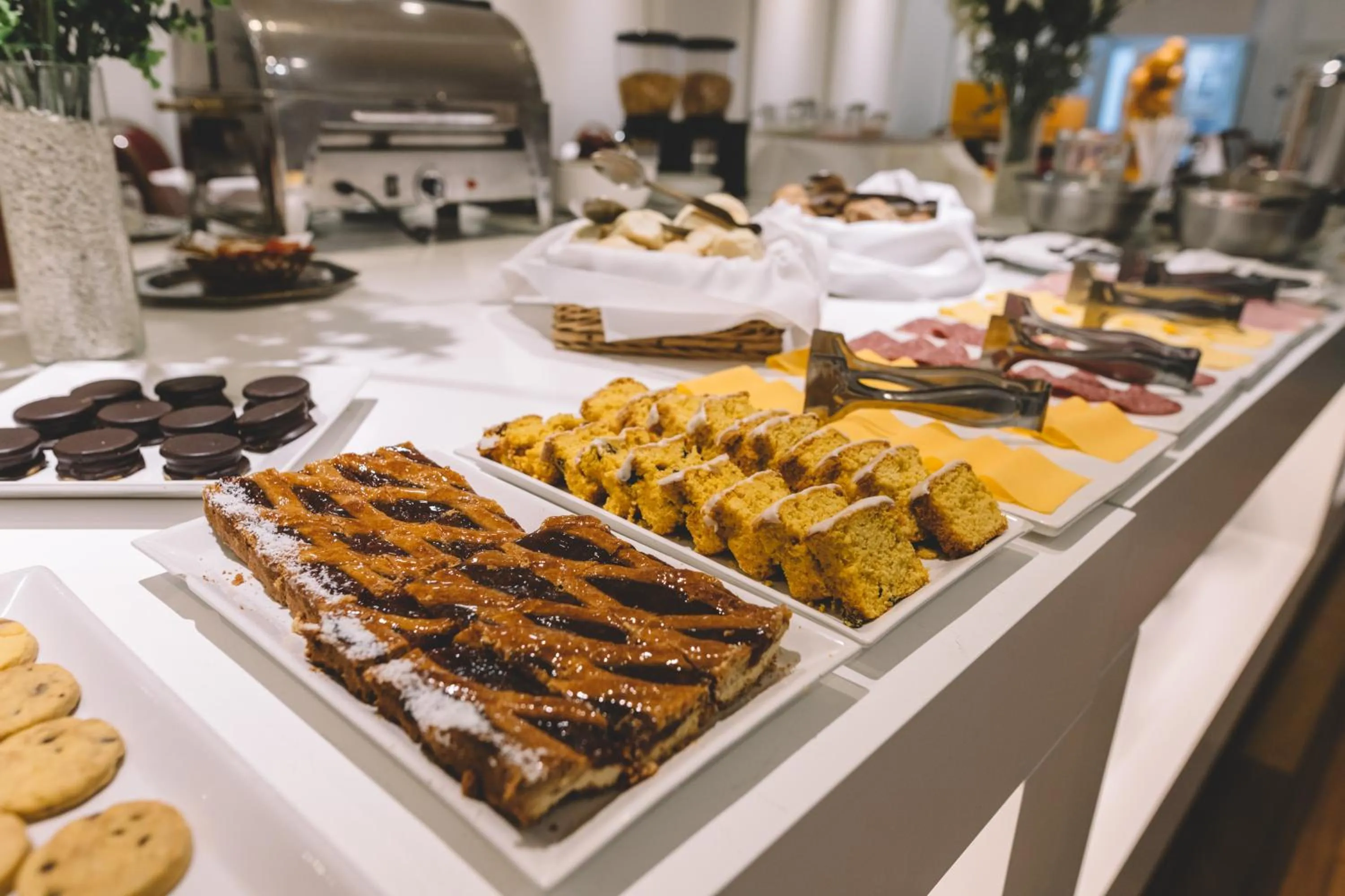 Buffet breakfast in Hotel Dos Reyes