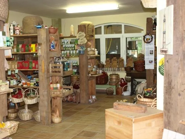 Supermarket/grocery shop in Landhotel zum Honigdieb