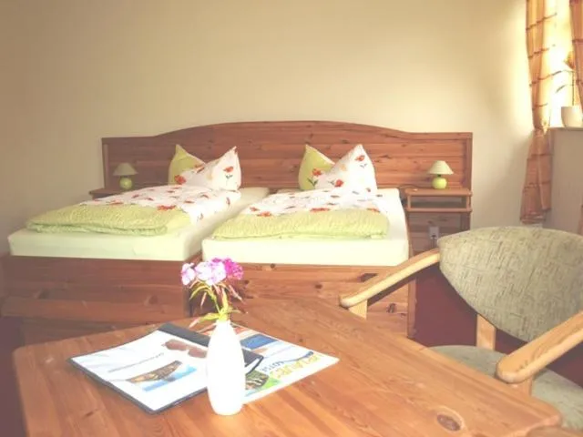 Living room, Bed in Landhotel zum Honigdieb