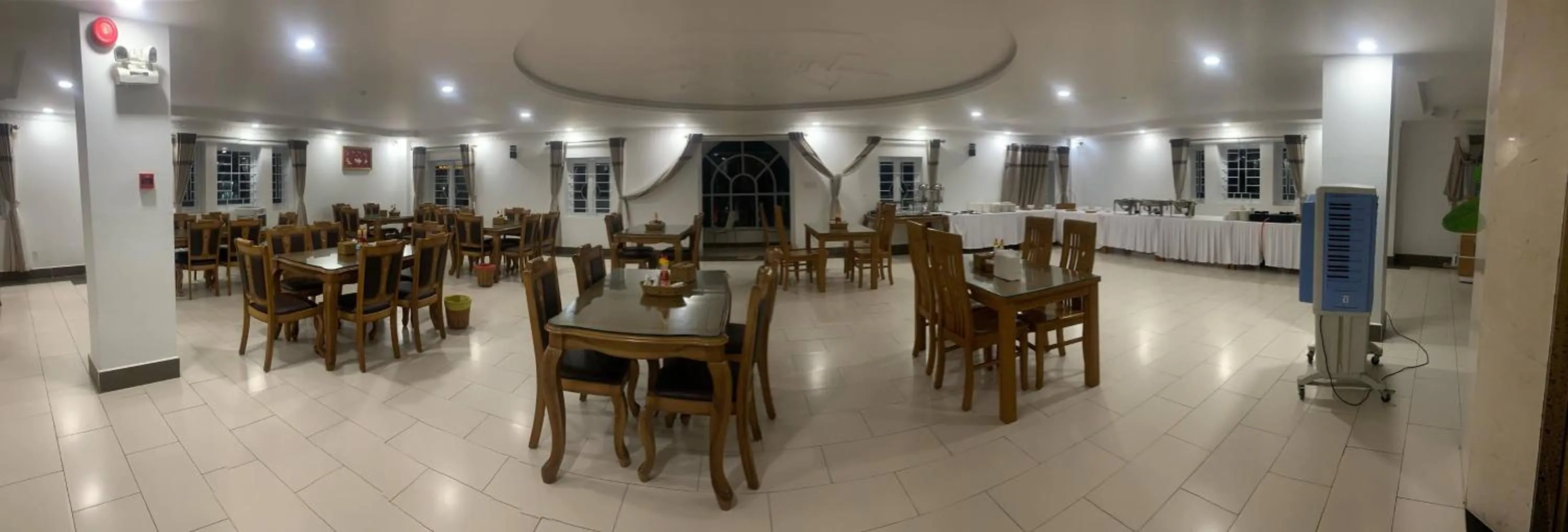 Restaurant/places to eat in Nice Life Hotel