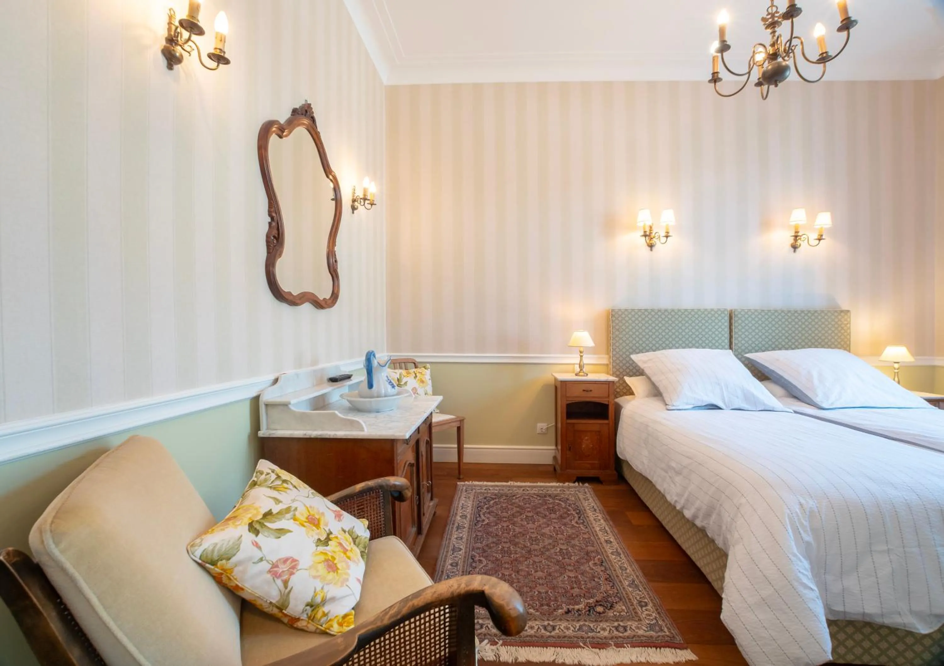 Photo of the whole room, Bed in Rooms GUT HEIDEFELD