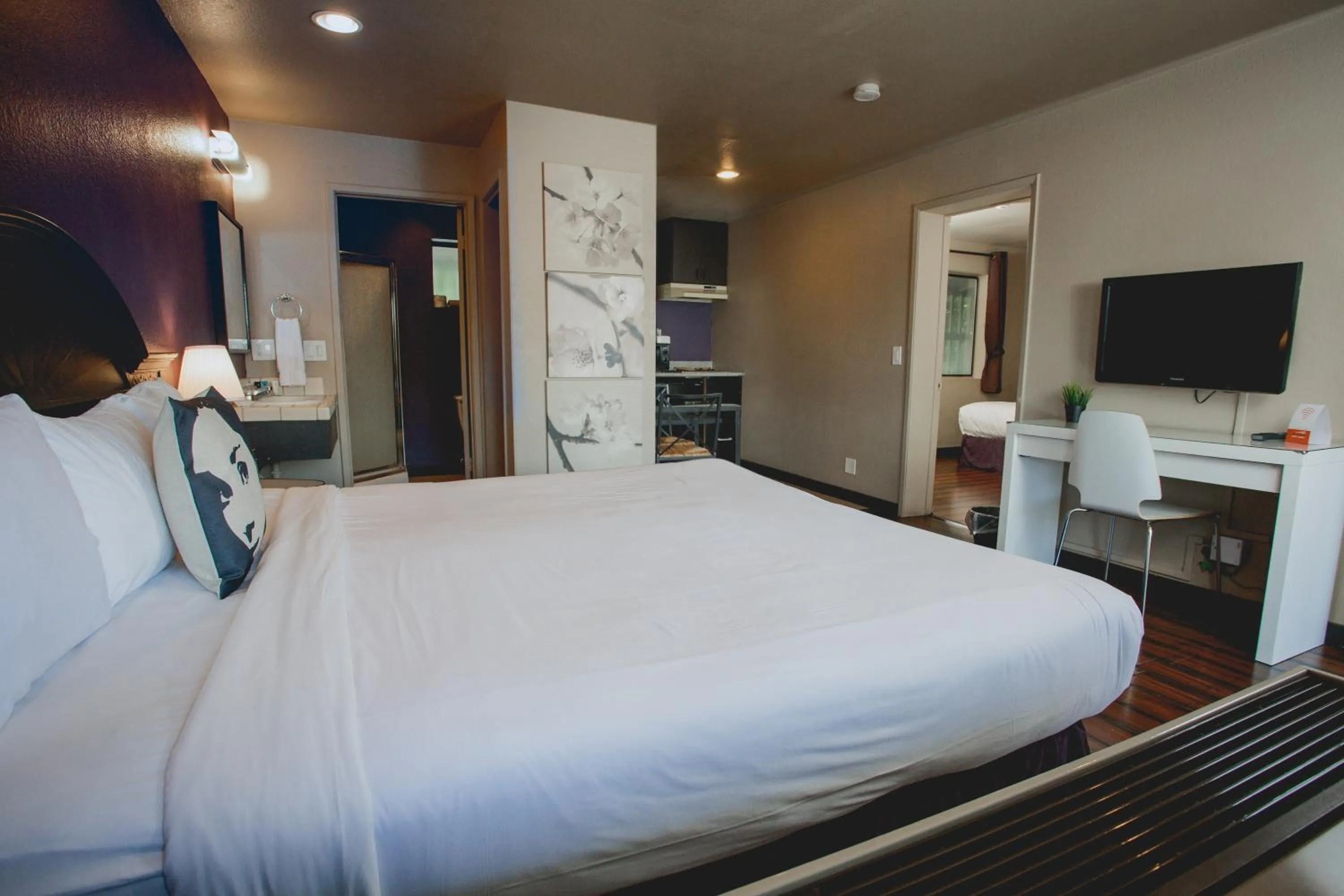 Photo of the whole room in Alura Inn