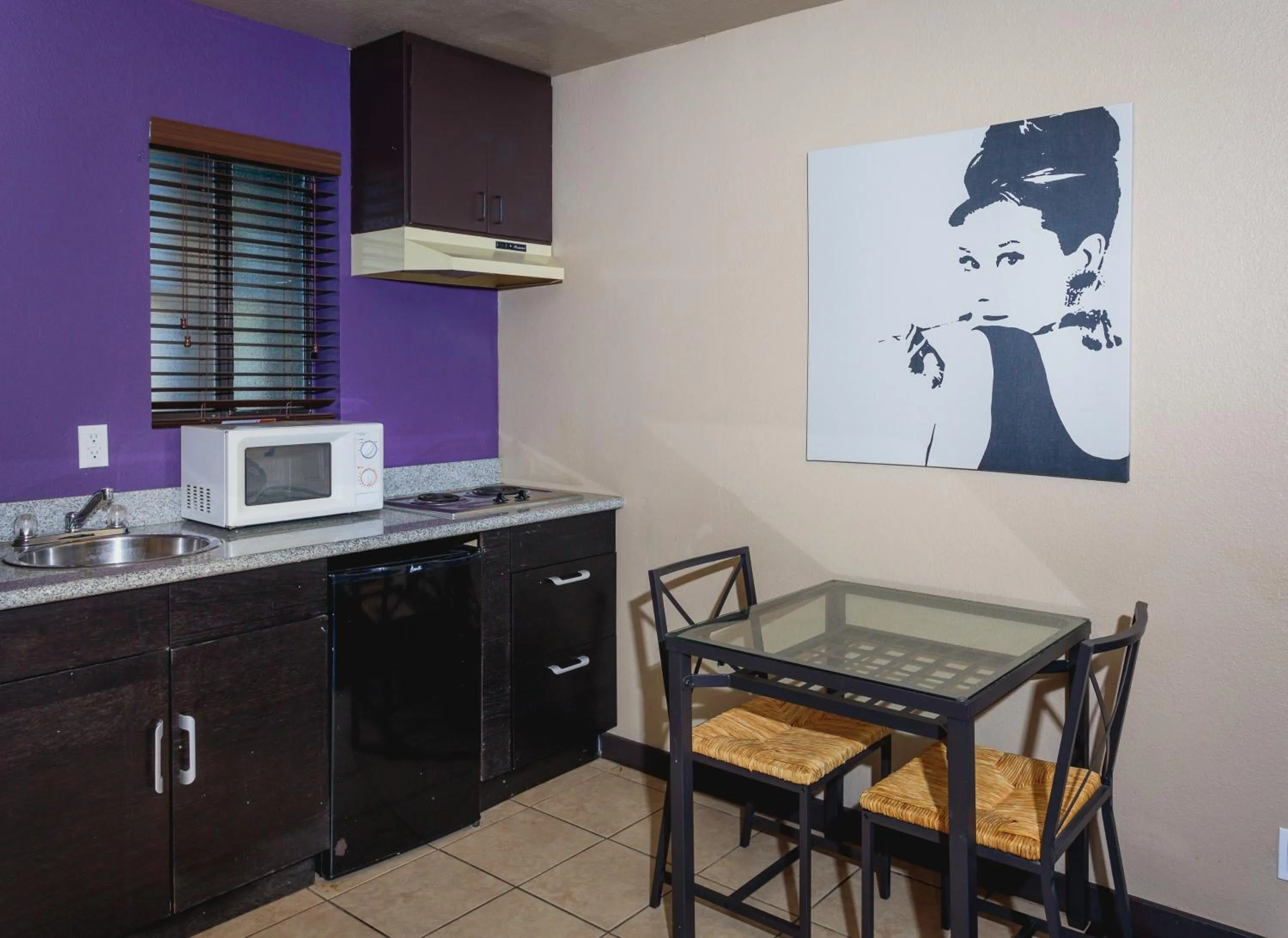 Kitchen or kitchenette in Alura Inn