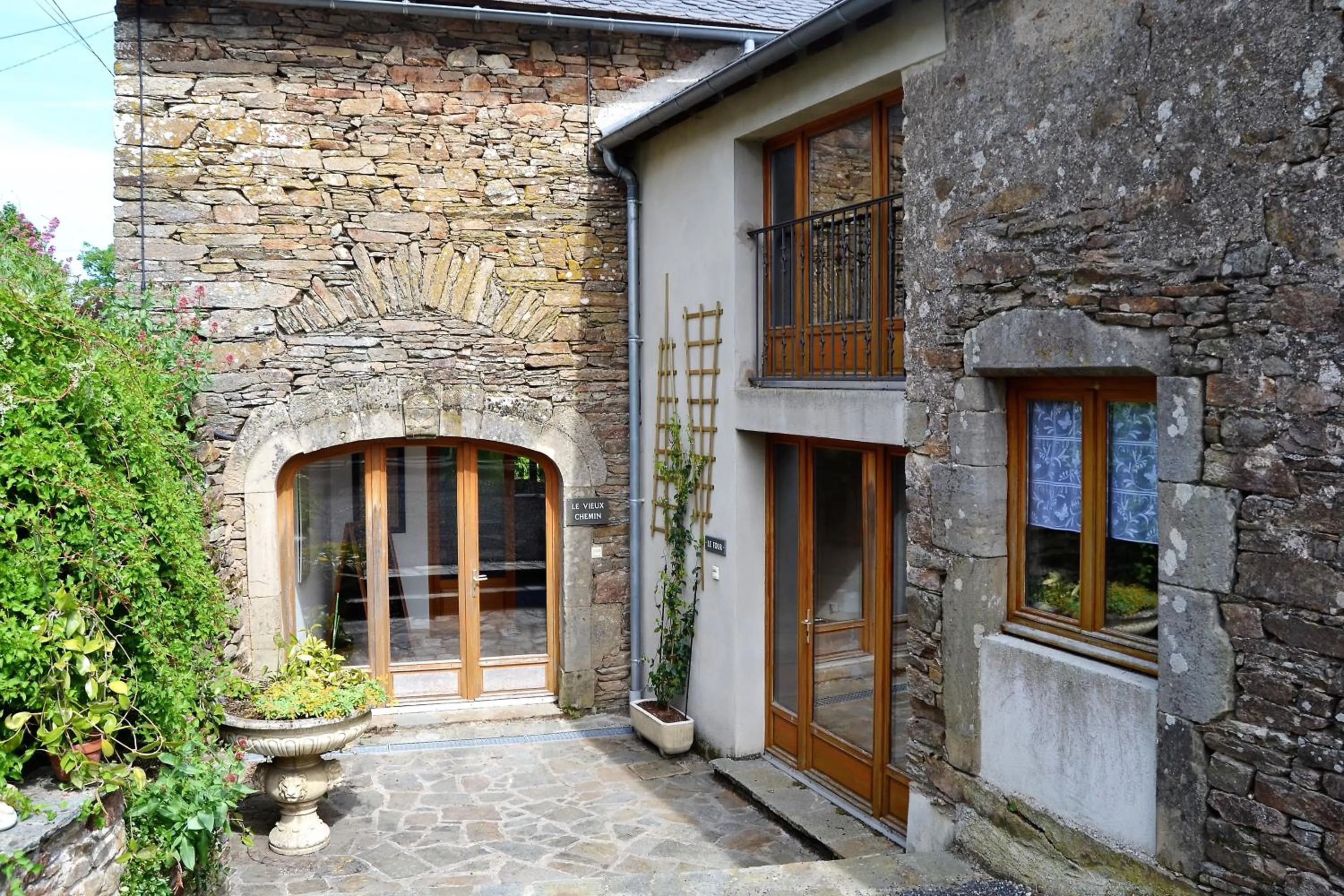 Facade/entrance in La Colline du Chat Perche
