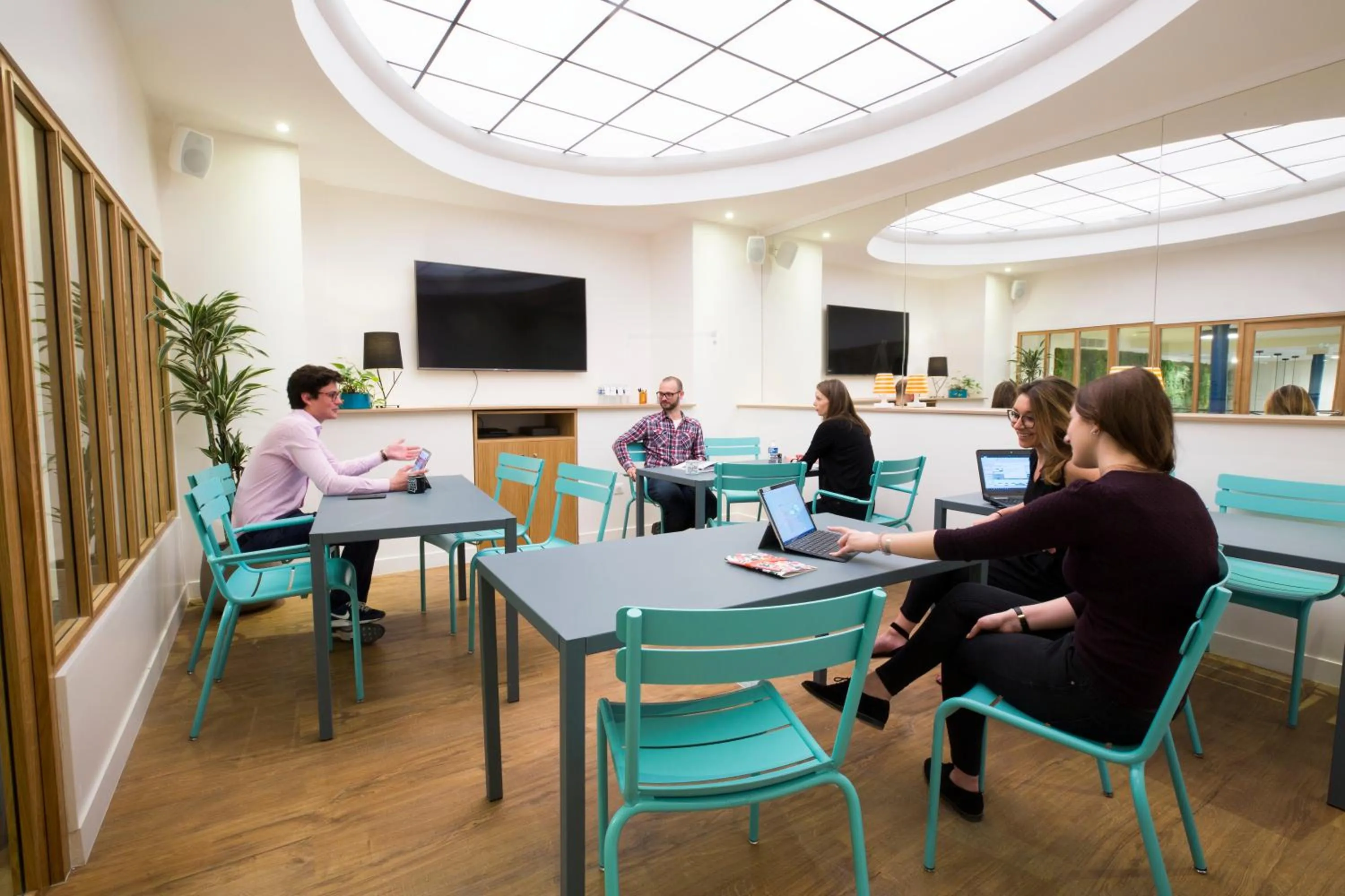 Meeting/conference room in Hotel The Playce by Happyculture