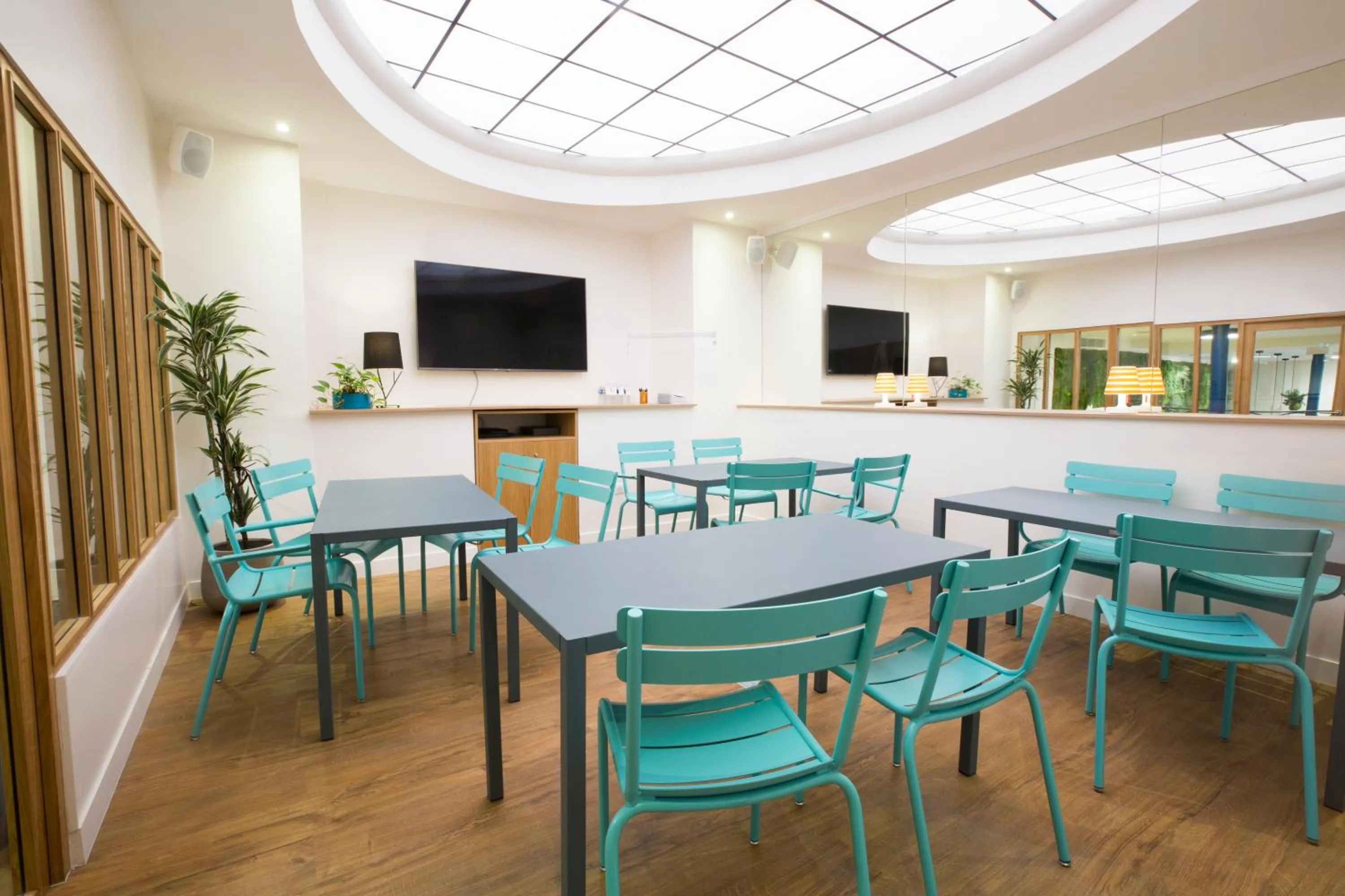 Meeting/conference room in Hotel The Playce by Happyculture