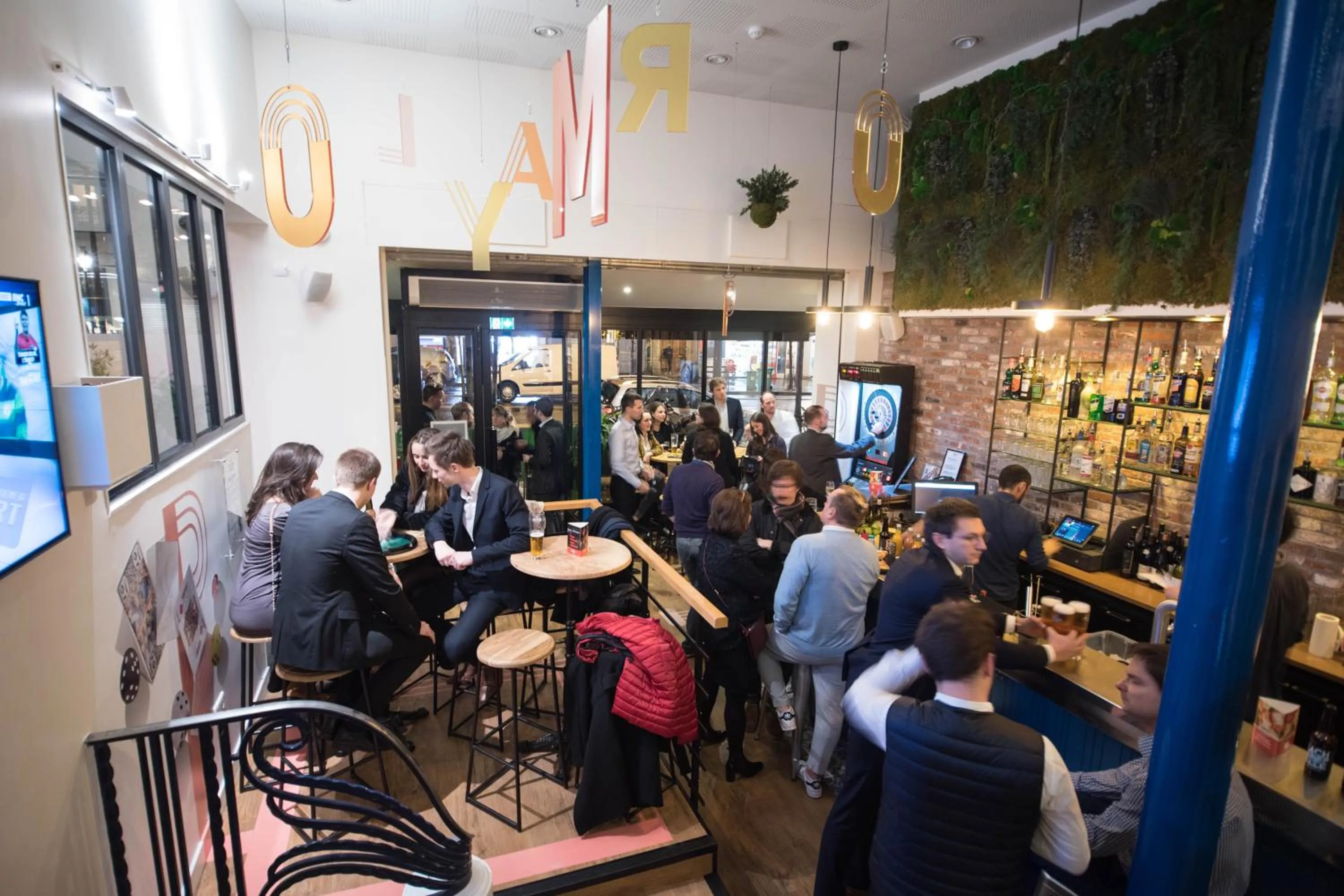 Lounge or bar in Hotel The Playce by Happyculture