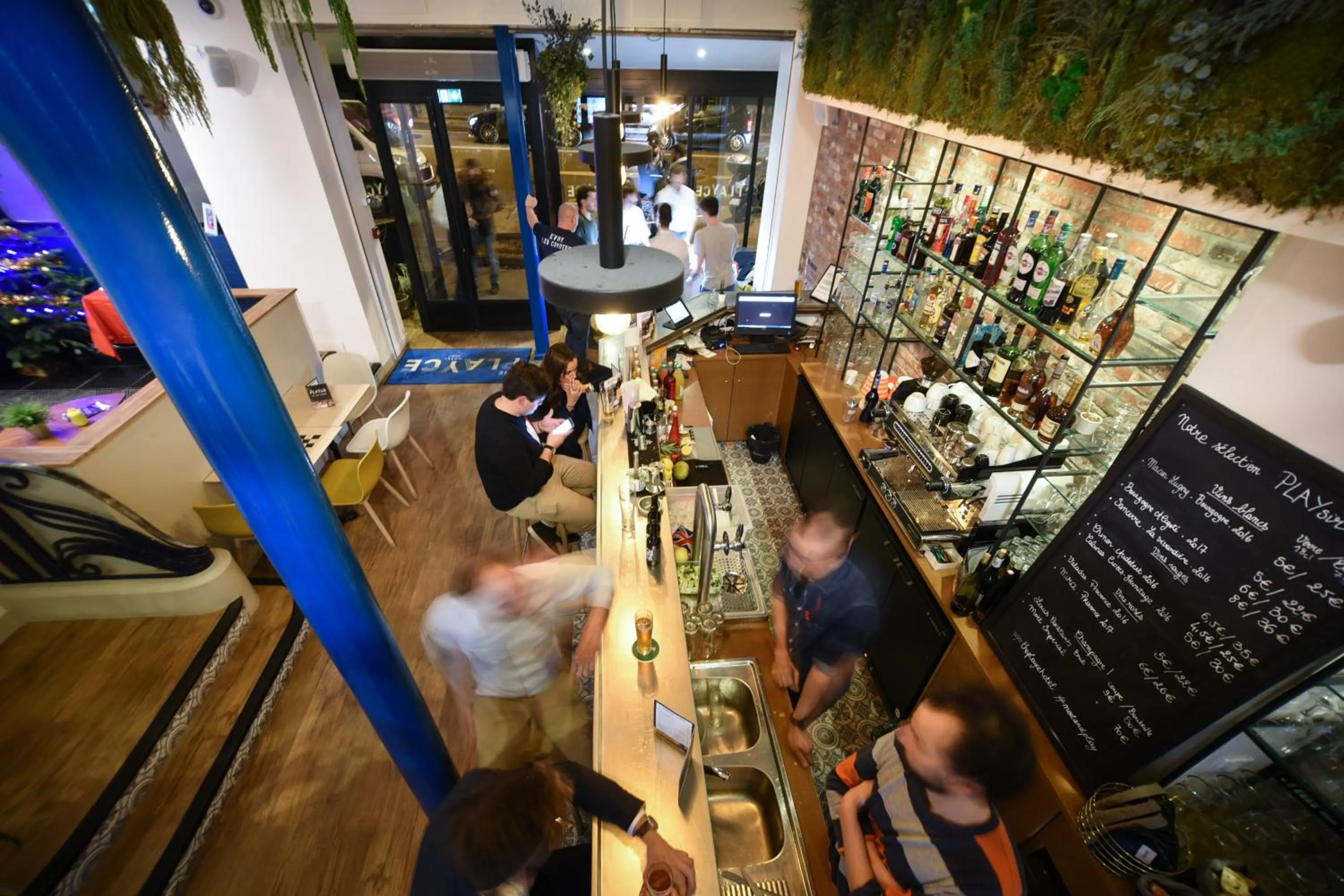 Lounge or bar in Hotel The Playce by Happyculture