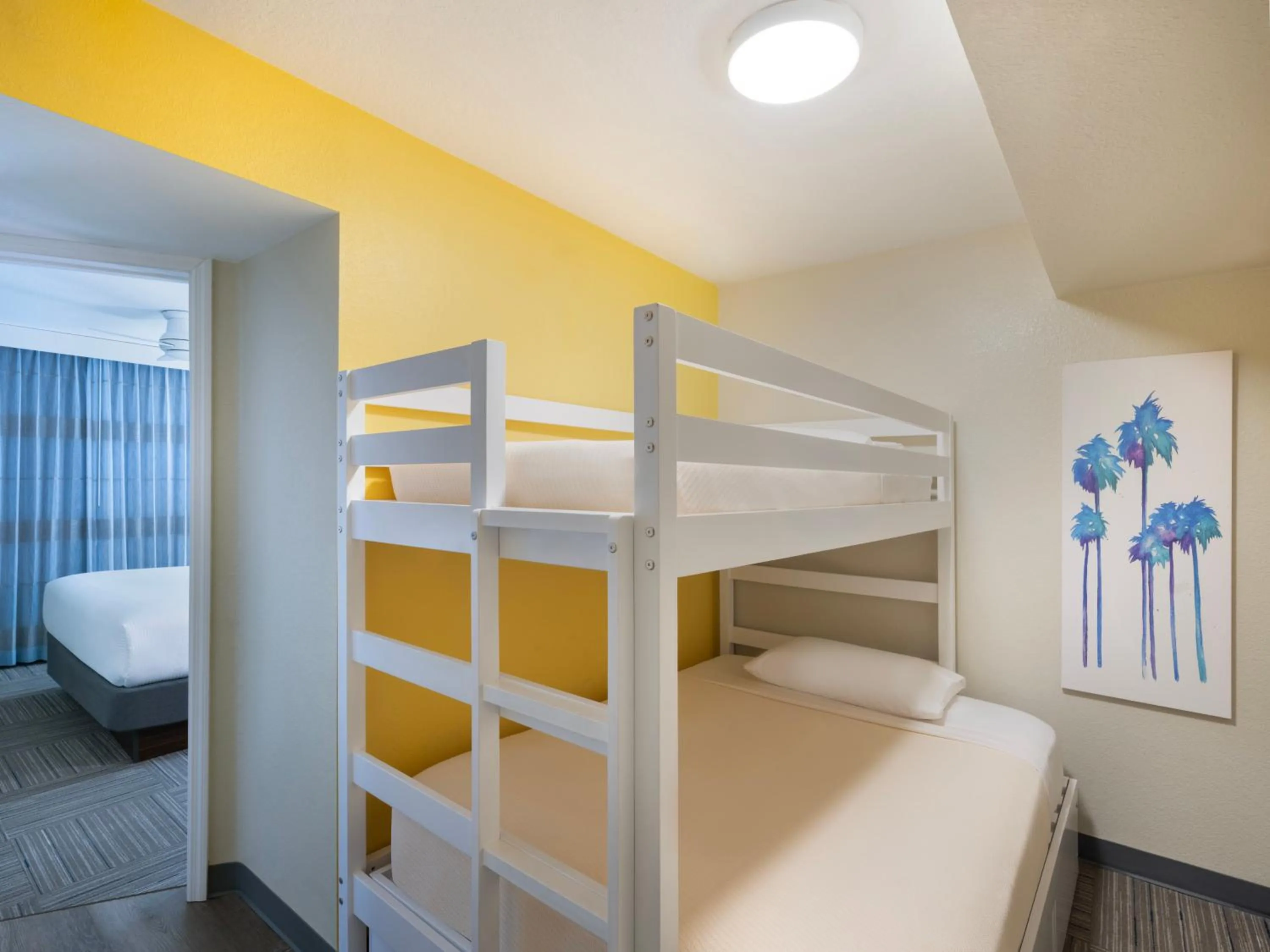 Bedroom, Bed in Holiday Inn Resort Orlando Suites - Waterpark by IHG