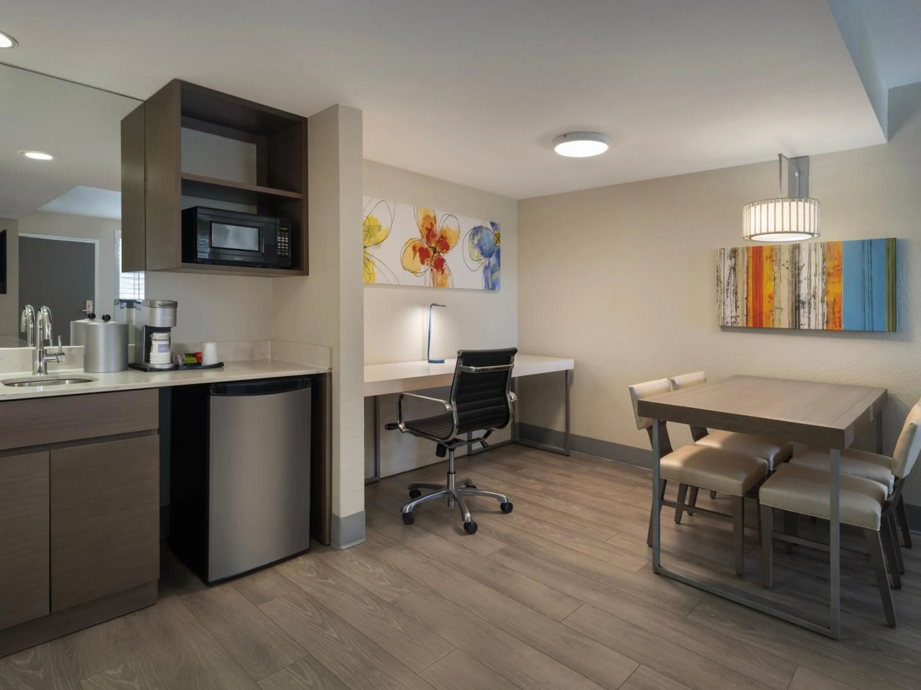 Living room in Holiday Inn Resort Orlando Suites - Waterpark by IHG