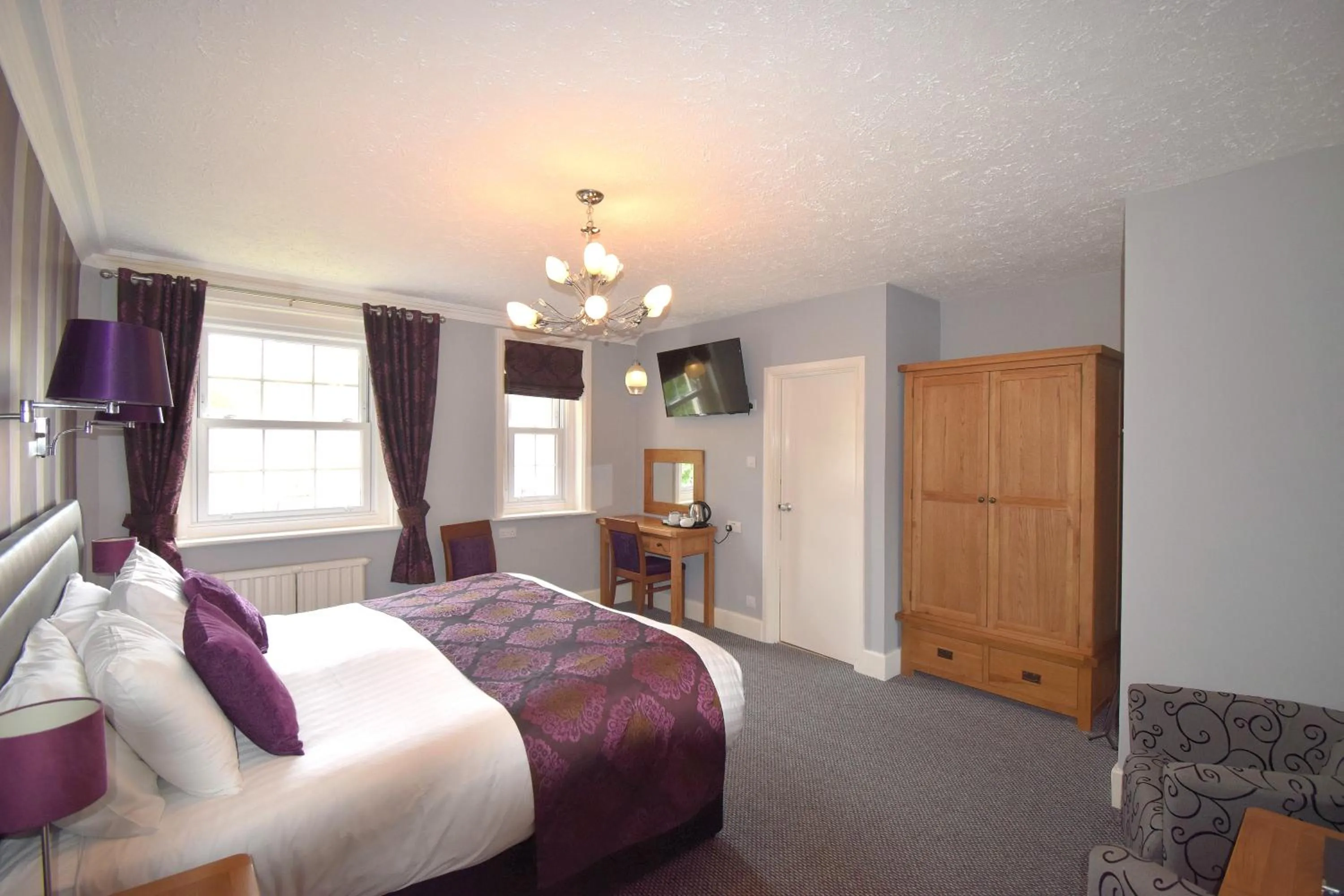 Photo of the whole room, Bed in Lincombe Hall Hotel & Spa - Just for Adults