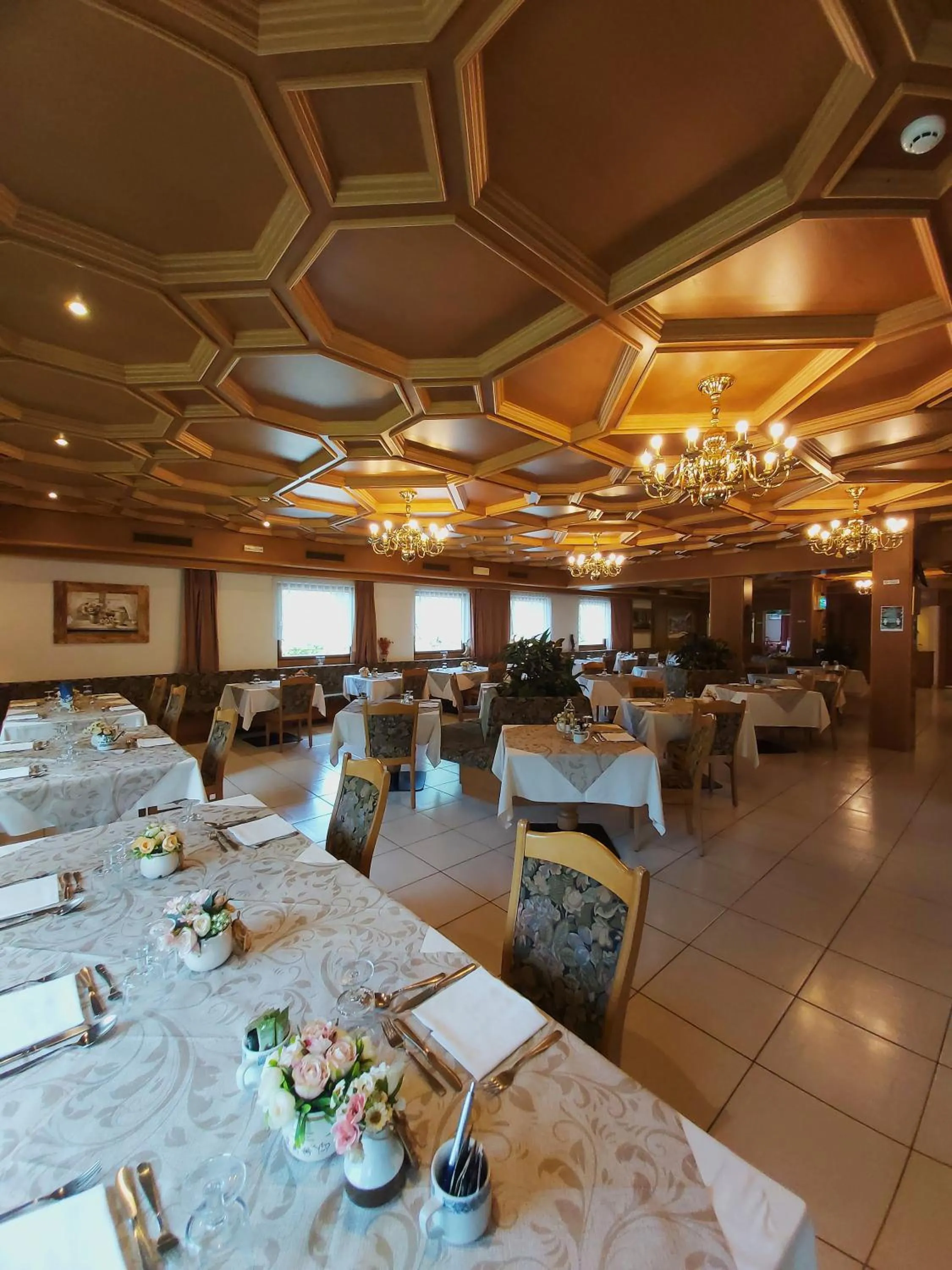 Restaurant/places to eat in Albergo Scoiattolo