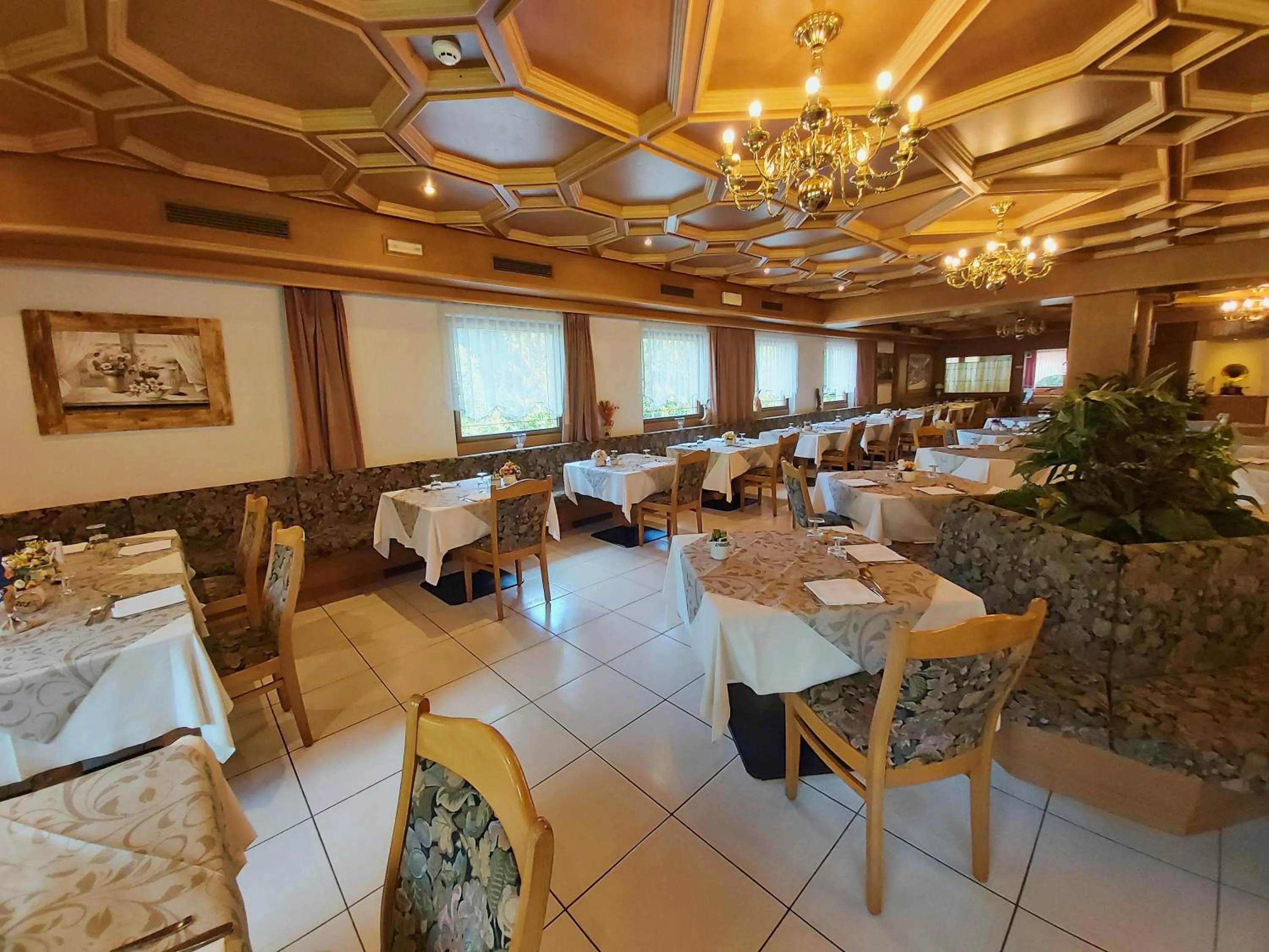 Restaurant/places to eat in Albergo Scoiattolo