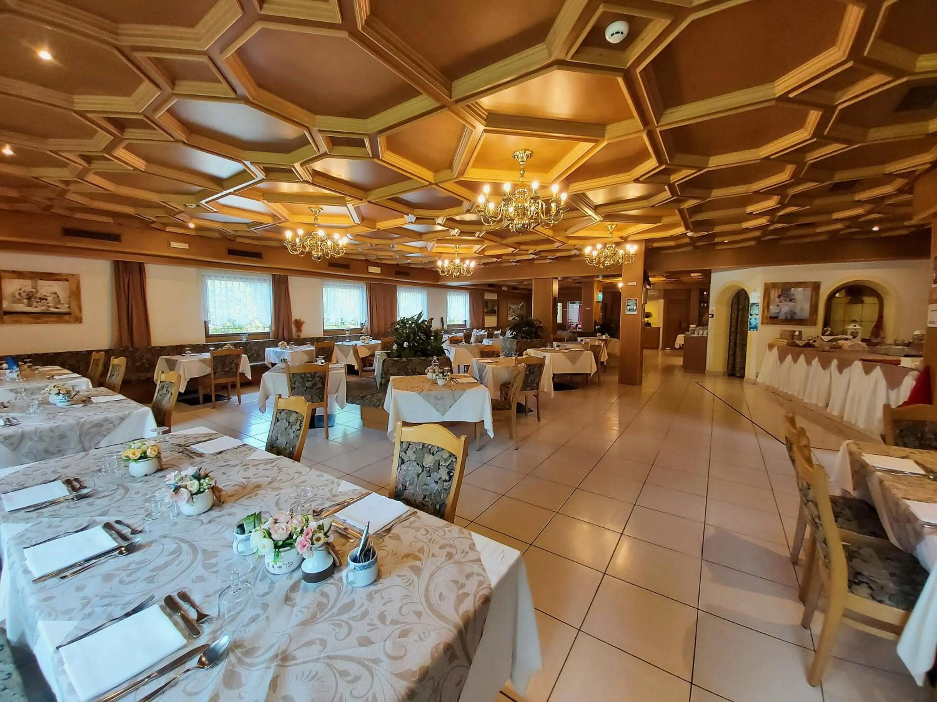 Restaurant/places to eat in Albergo Scoiattolo