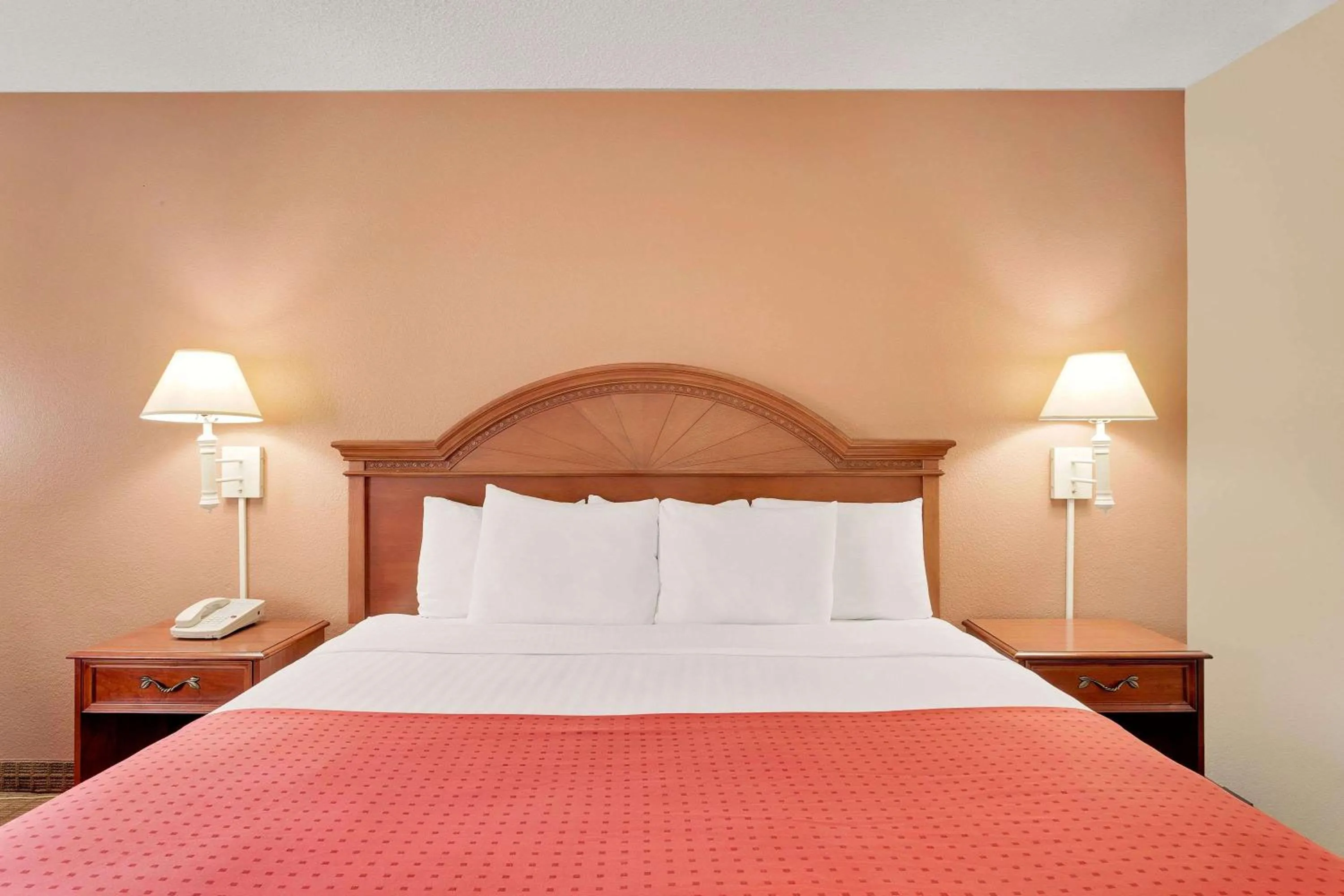 Photo of the whole room, Bed in Ramada by Wyndham Provo