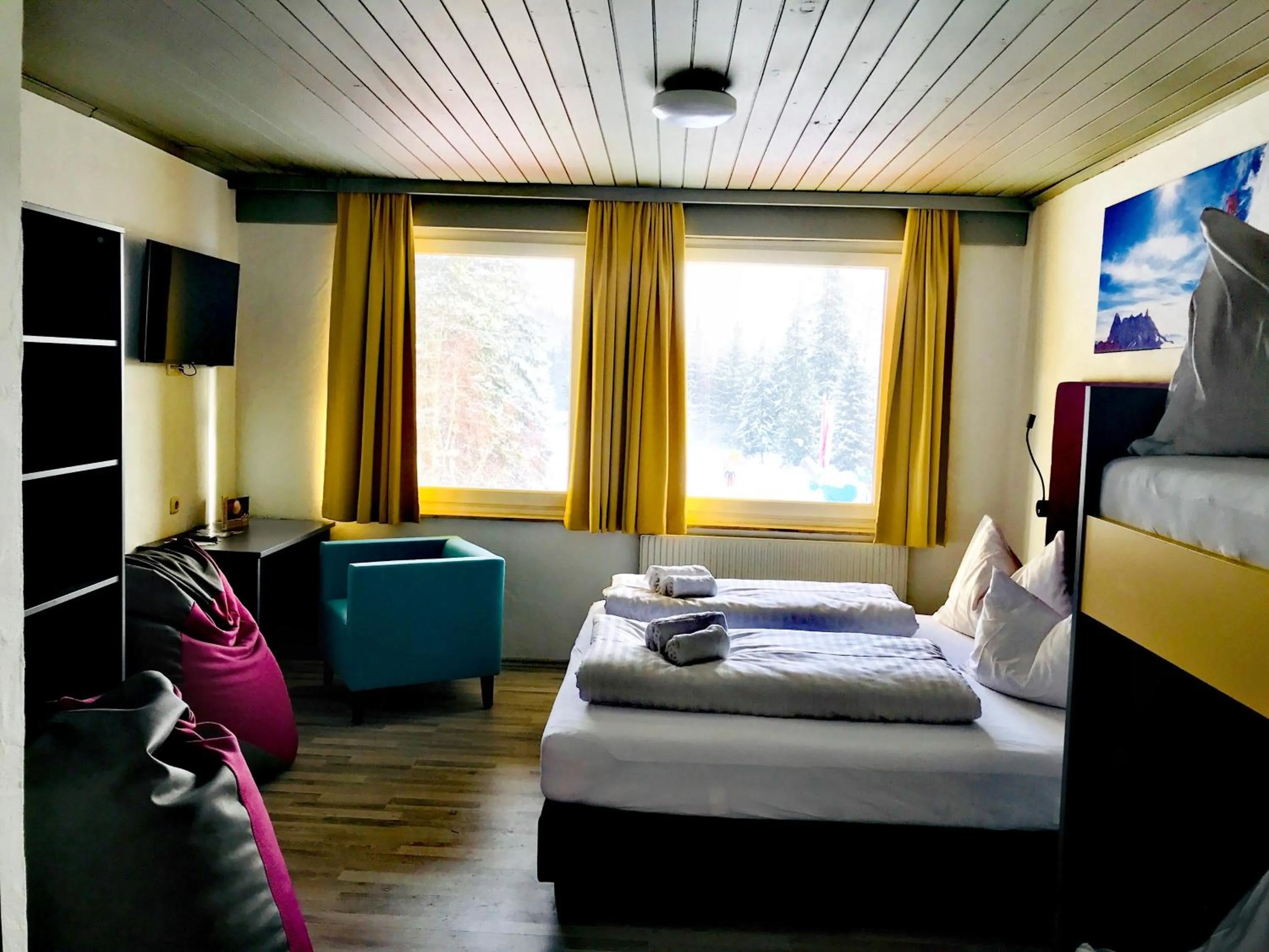 Photo of the whole room, Bed in Basekamp Mountain Budget Hotel