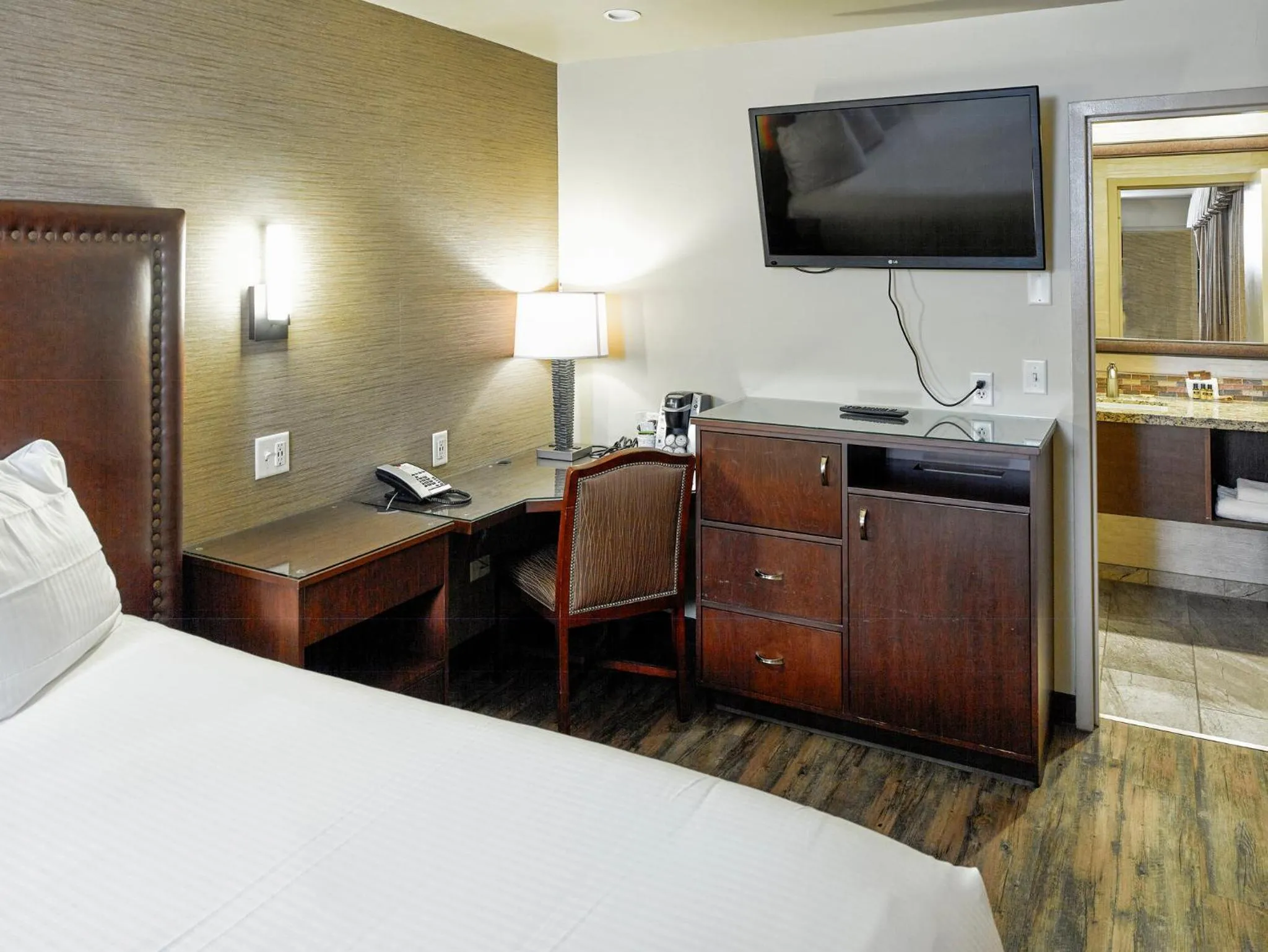 Photo of the whole room, Bed in Holiday Inn Resort The Squire at Grand Canyon by IHG