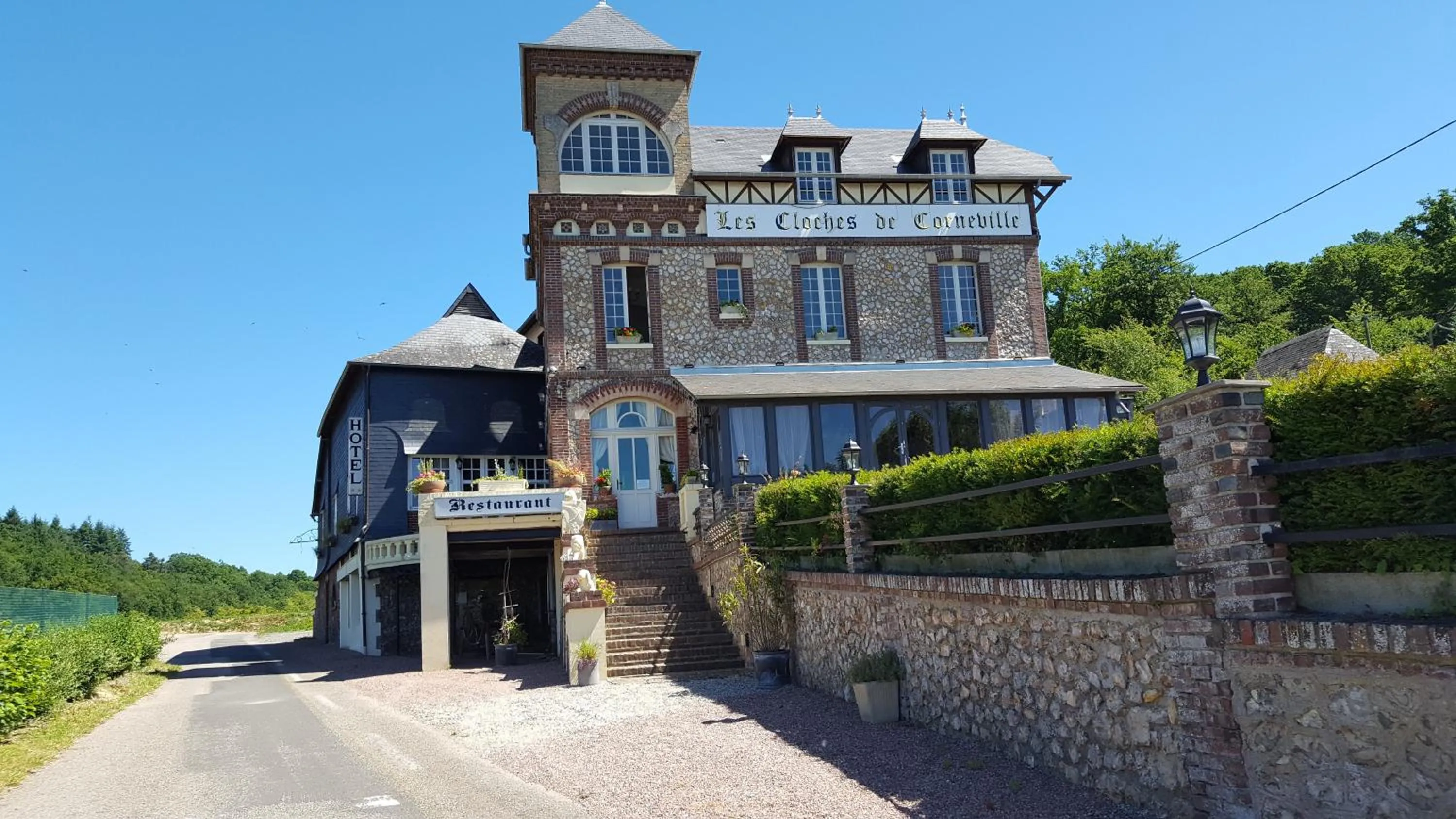 Facade/entrance in Les Cloches de Corneville
