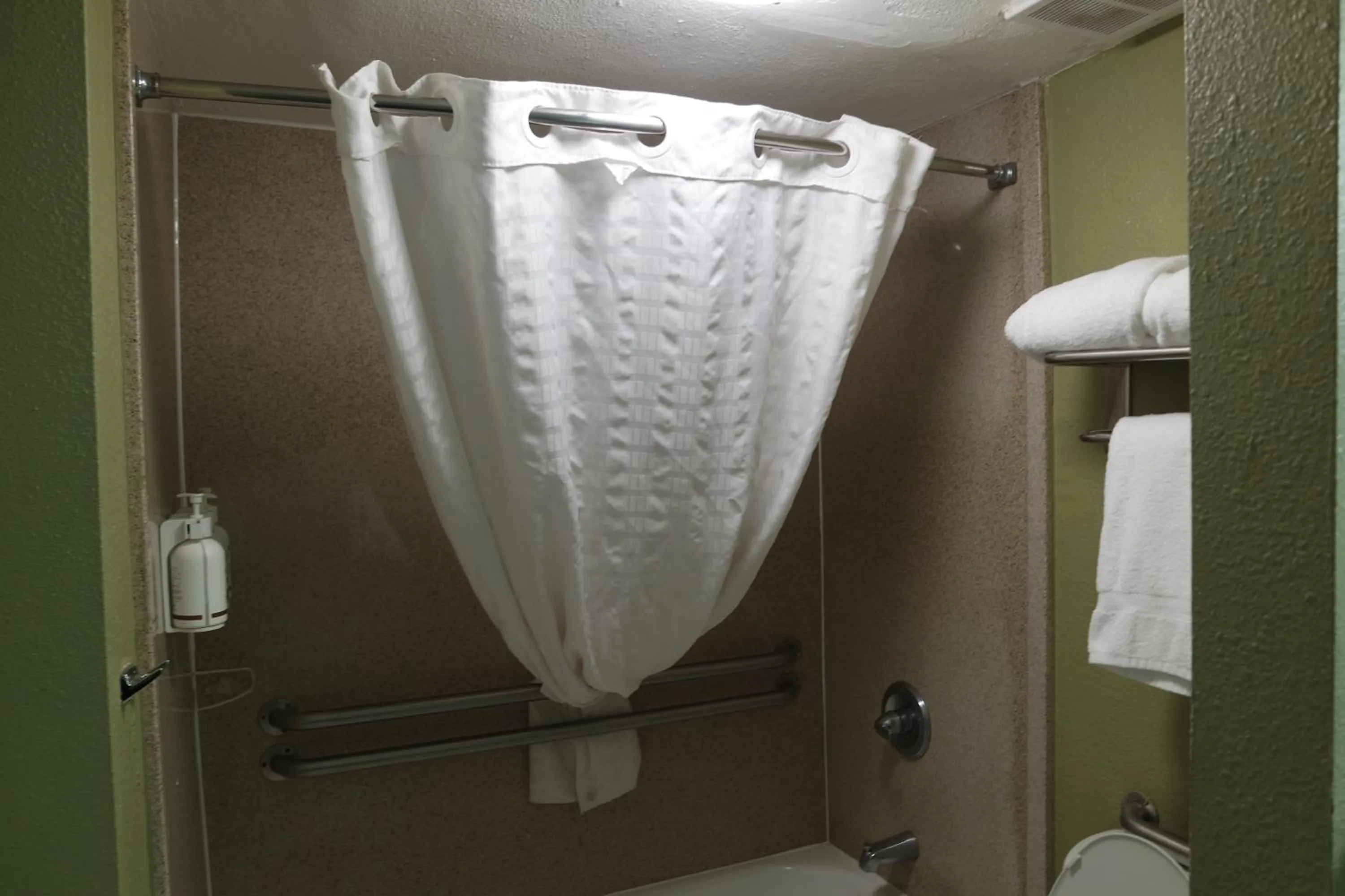 Bathroom in Travelodge by Wyndham North Charleston