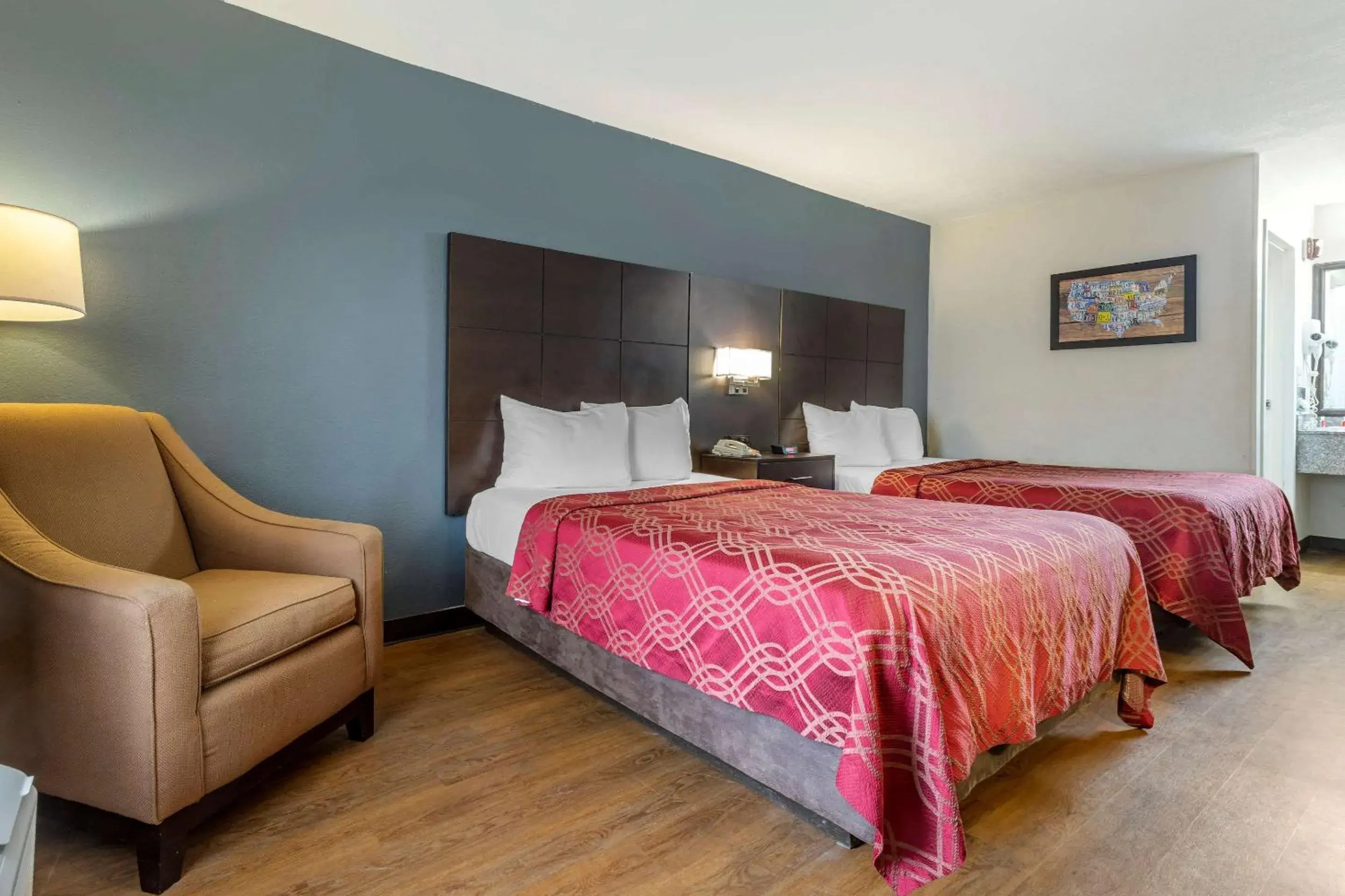 Double Room with Two Double Beds - Non-Smoking in Econo Lodge North Double Room with Two Double Beds - Non-Smoking in Econo Lodge North