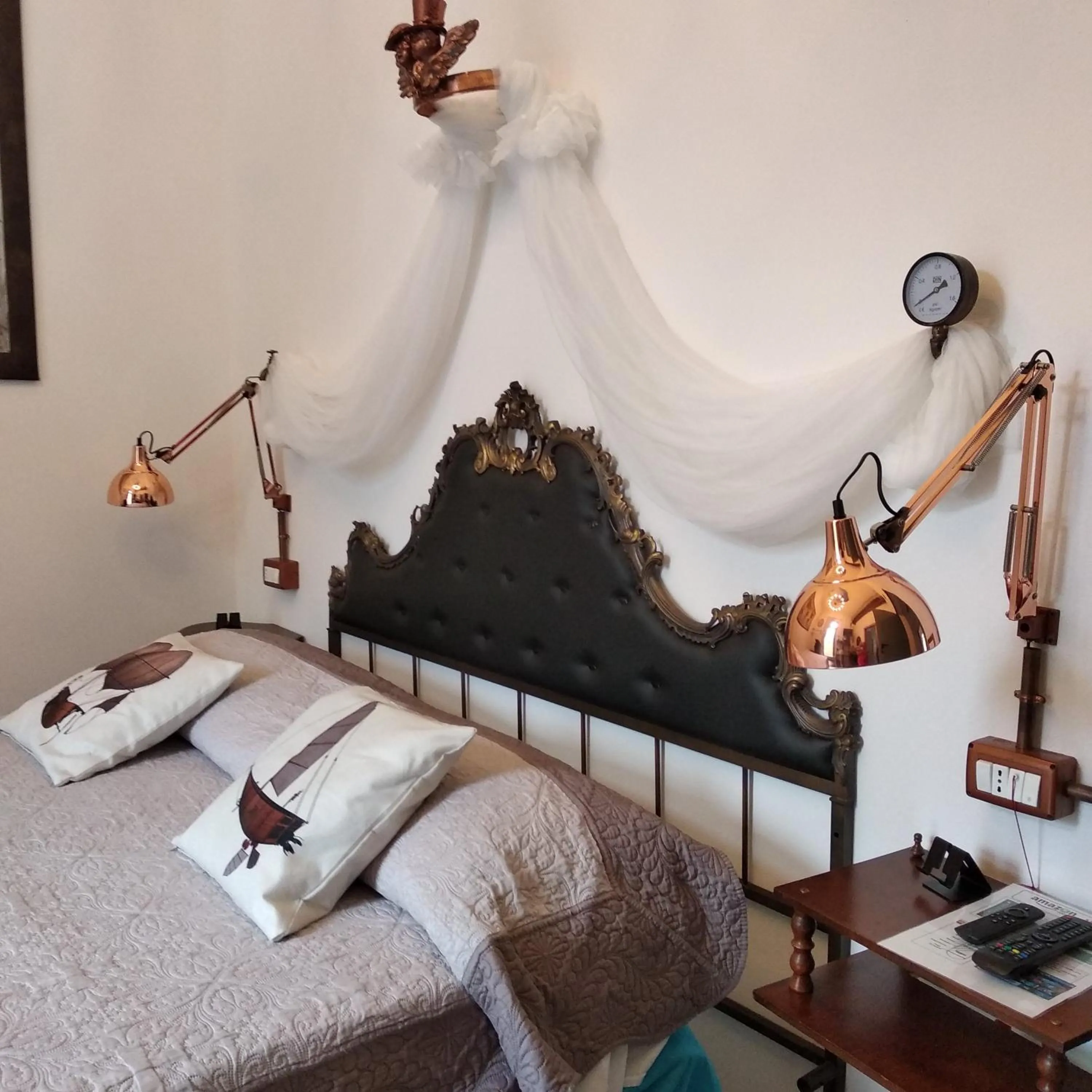 Decorative detail, Bed in BB SharingLoft Sirmione