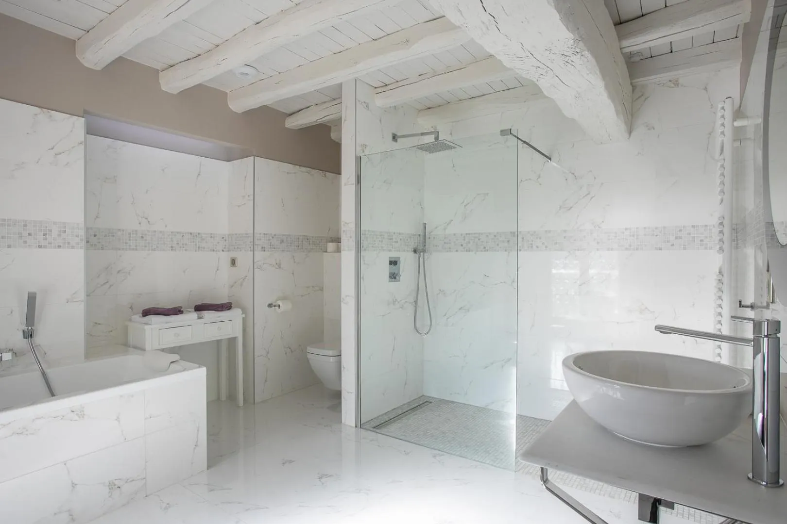 Bathroom in La Barbotiere