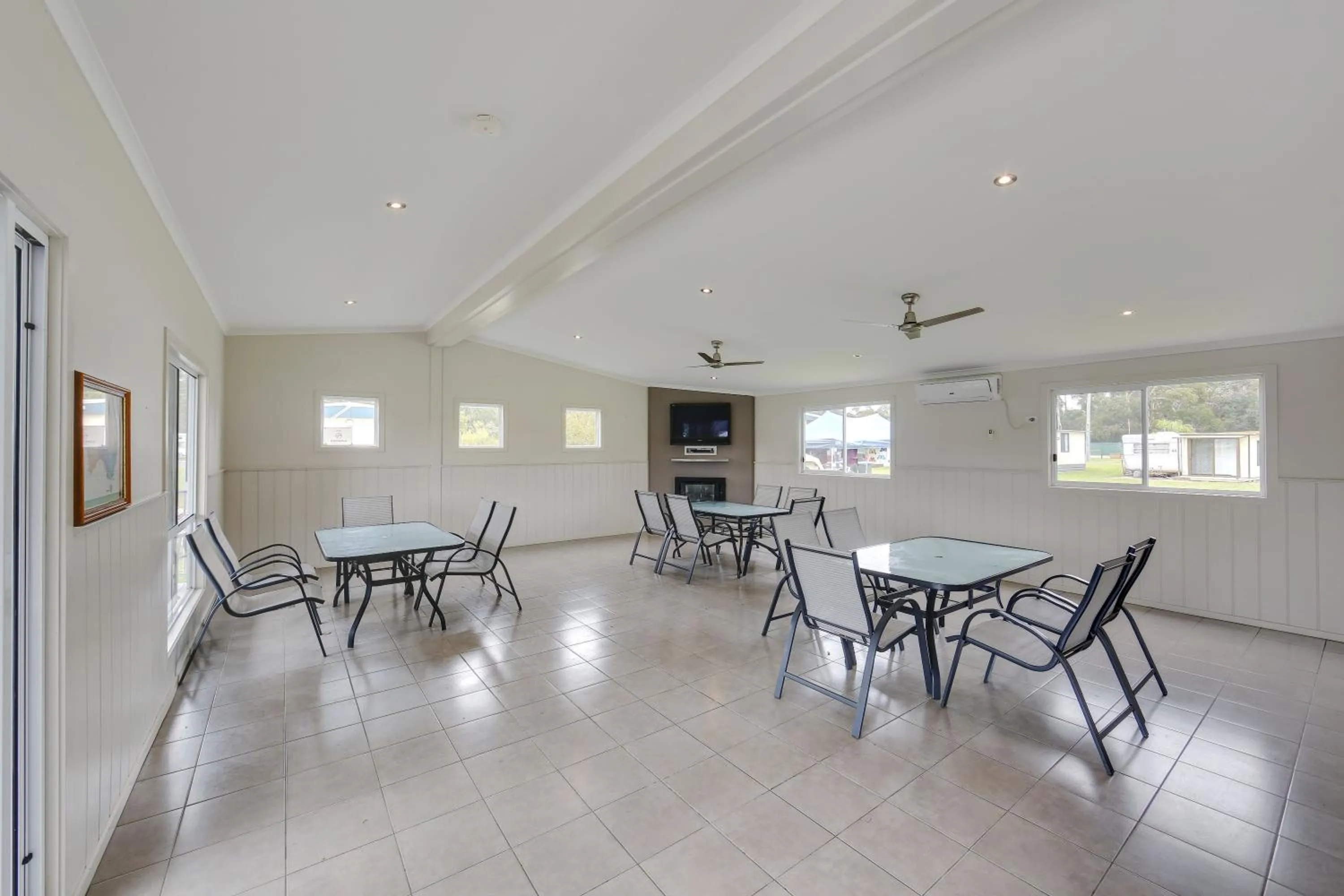 Communal kitchen in Discovery Parks - Eden