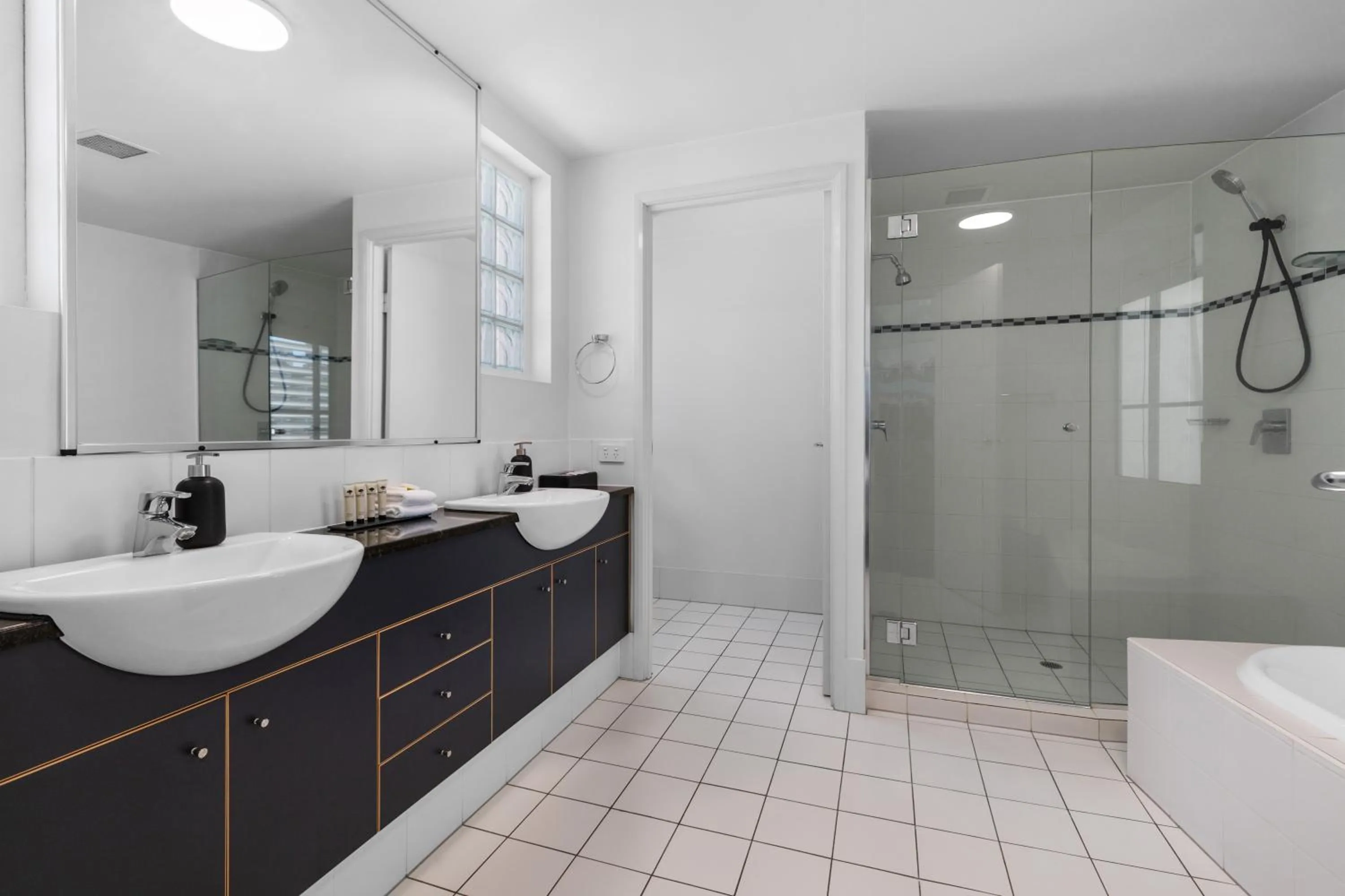 Shower in The Docks On Goodwin