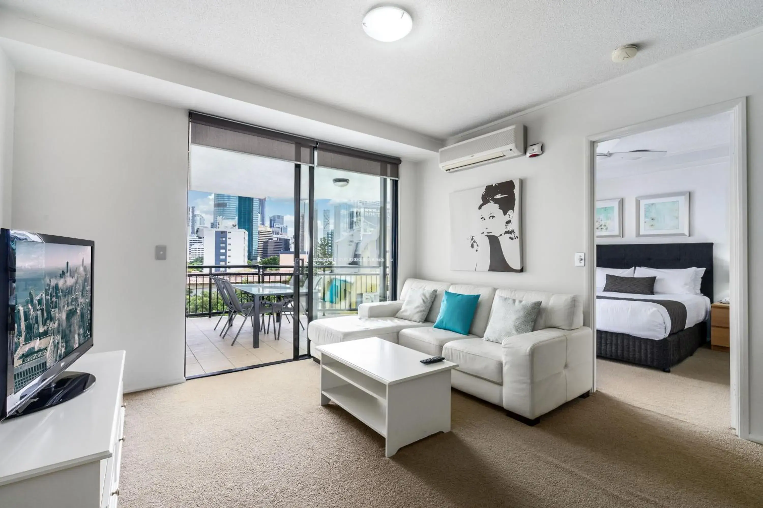 One-Bedroom Apartment in The Docks On Goodwin One-Bedroom Apartment in The Docks On Goodwin