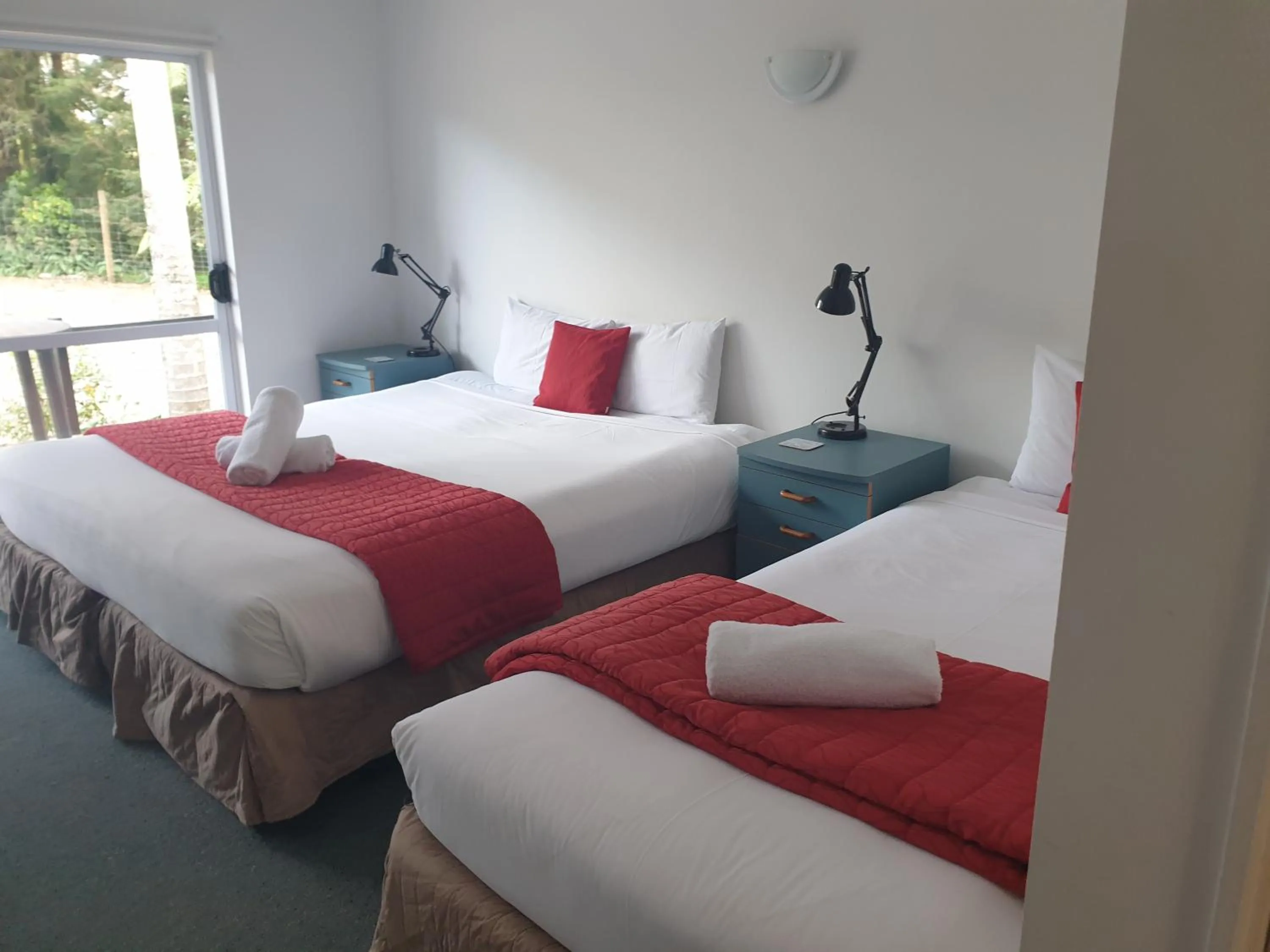 Photo of the whole room, Bed in Woodlands Motel
