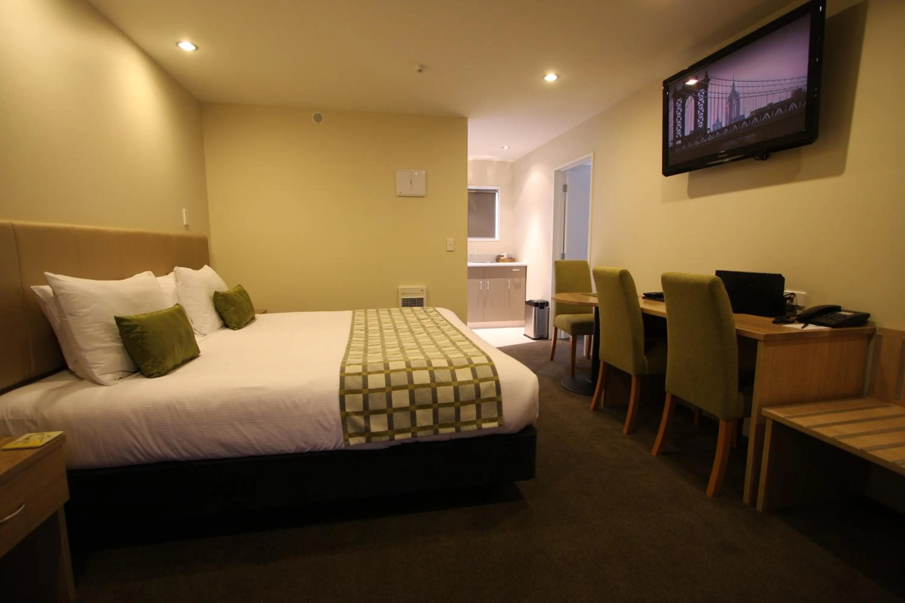 Bedroom, Bed in 555 Motel Dunedin