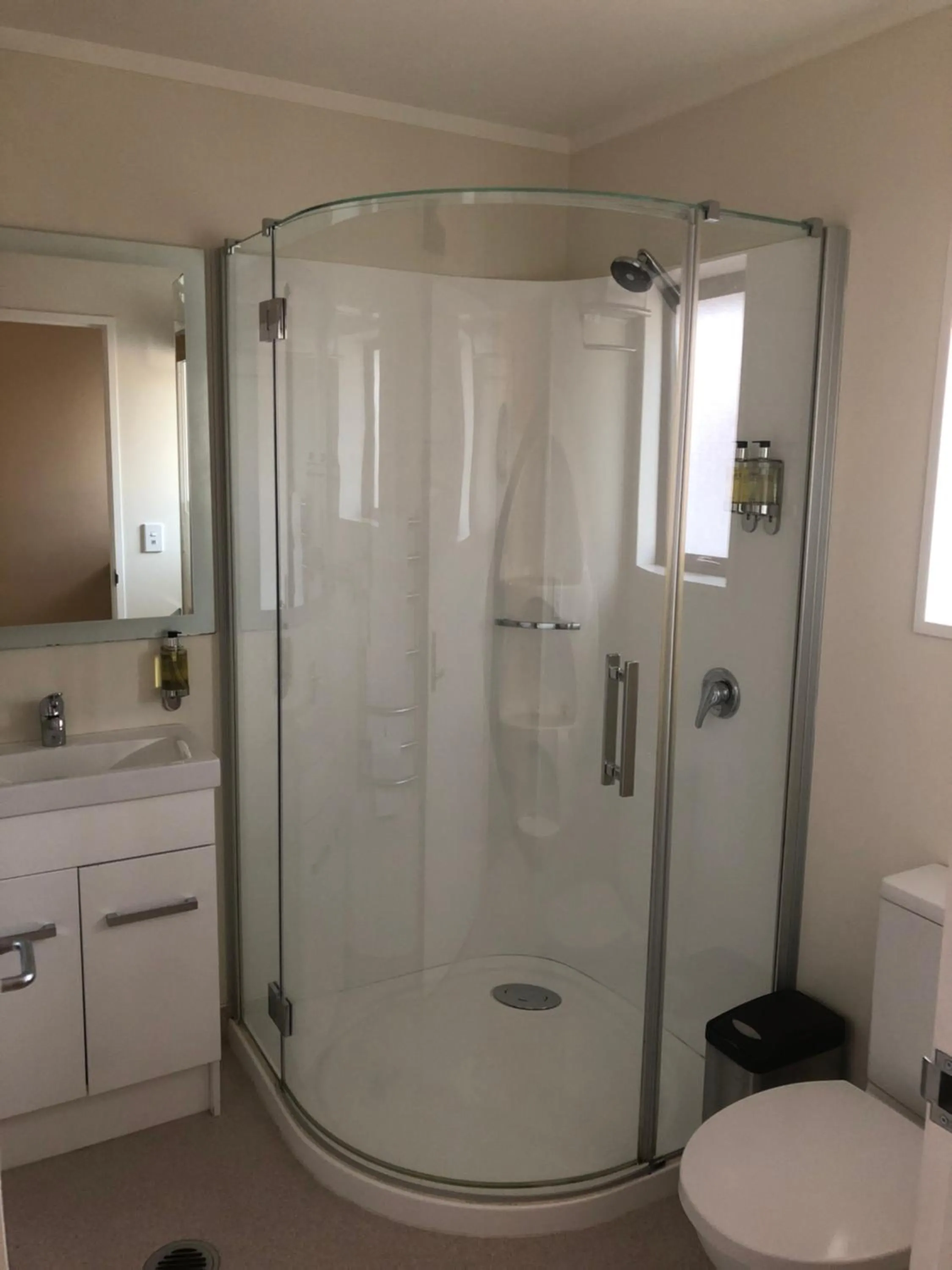 Bathroom in 555 Motel Dunedin